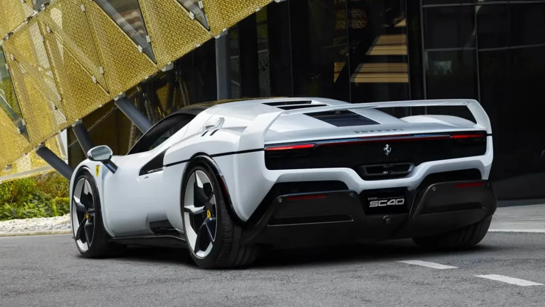 Ferrari SC40: Brutalna umetnina, ki časti F40 in zre v prihodnost