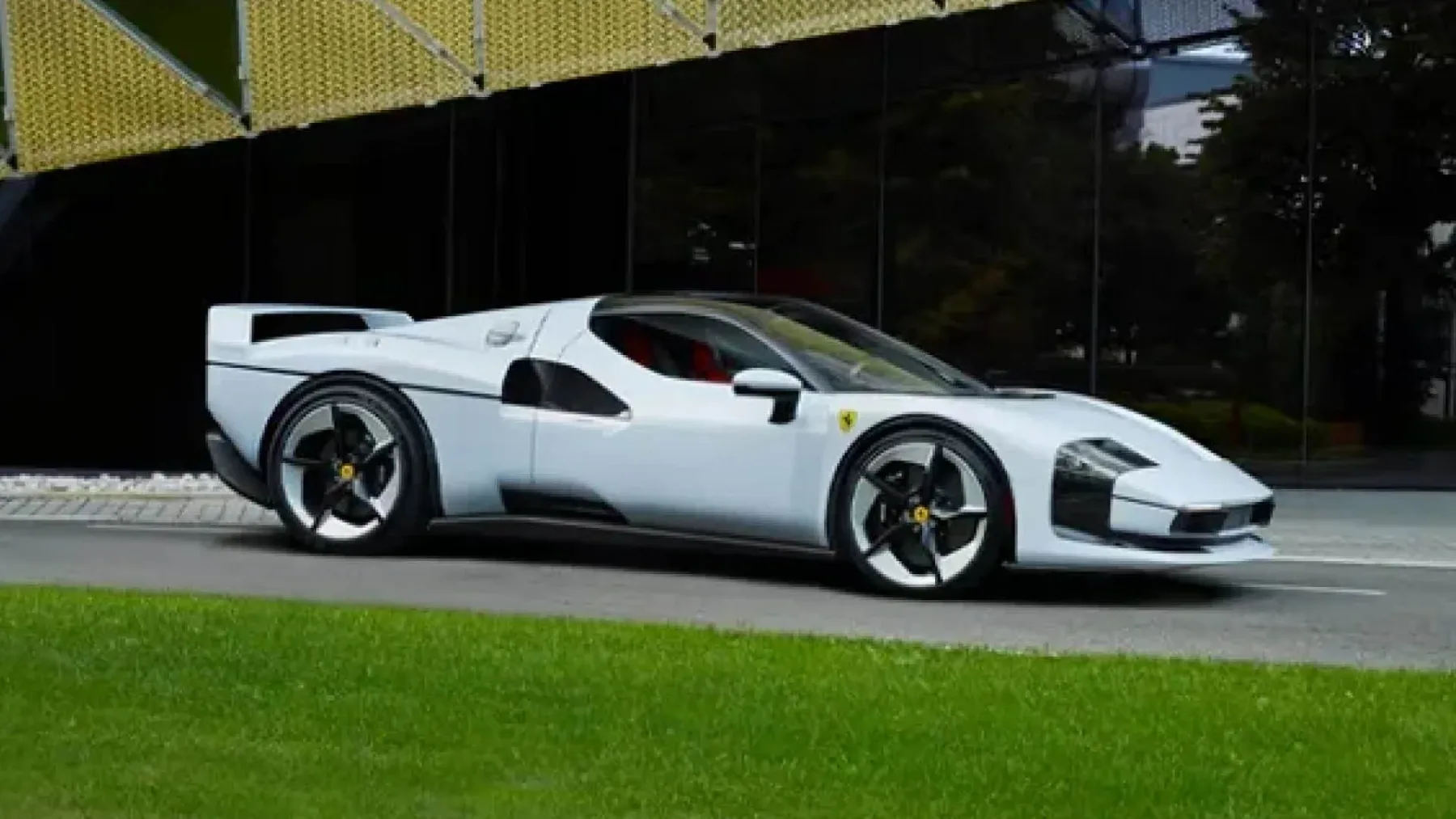Ferrari SC40: Brutalna umetnina, ki časti F40 in zre v prihodnost