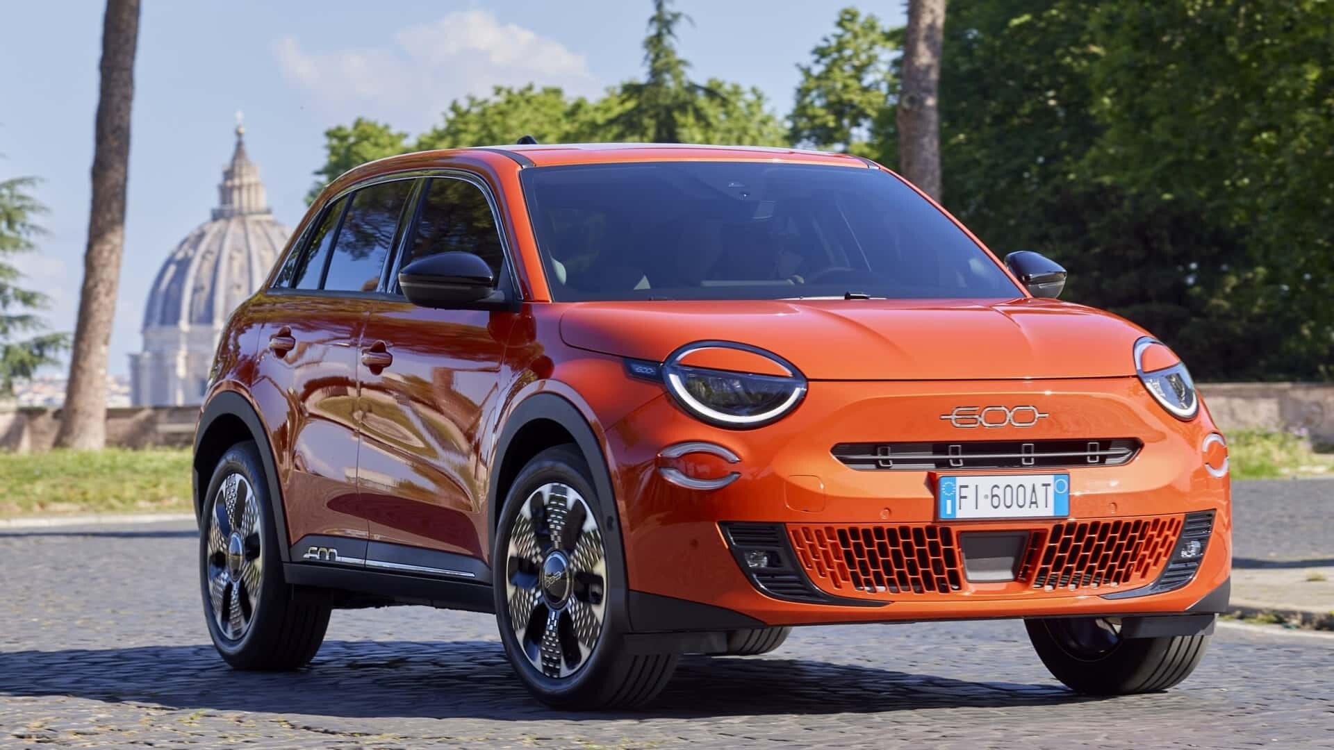 Fiat 600, oziroma Seicento je znova z nami: mestni križanec z Jeepovim DNK in zelenim srcem