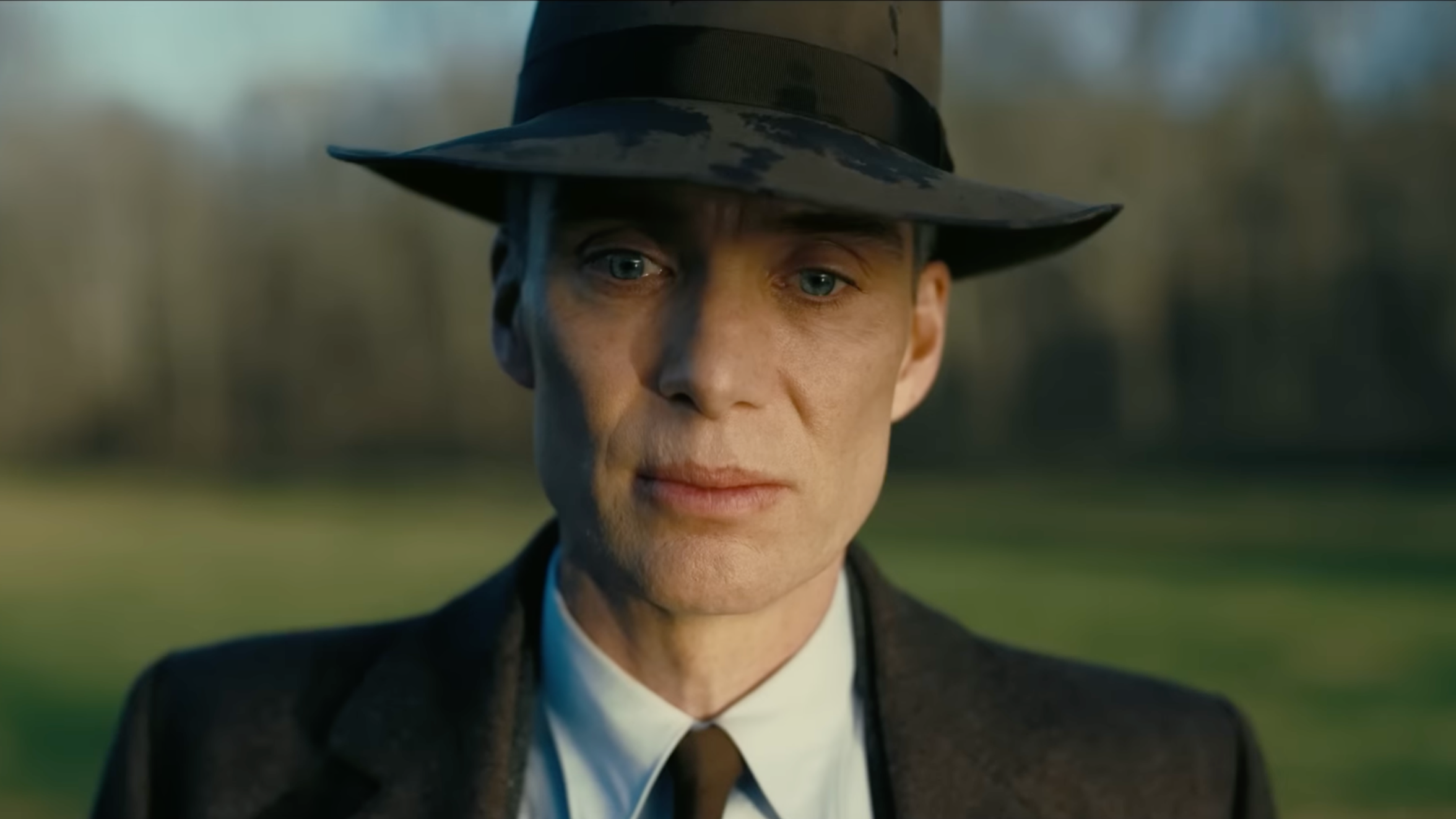 Filmska recenzija – Oppenheimer – Biografska bomba na filmskem platnu