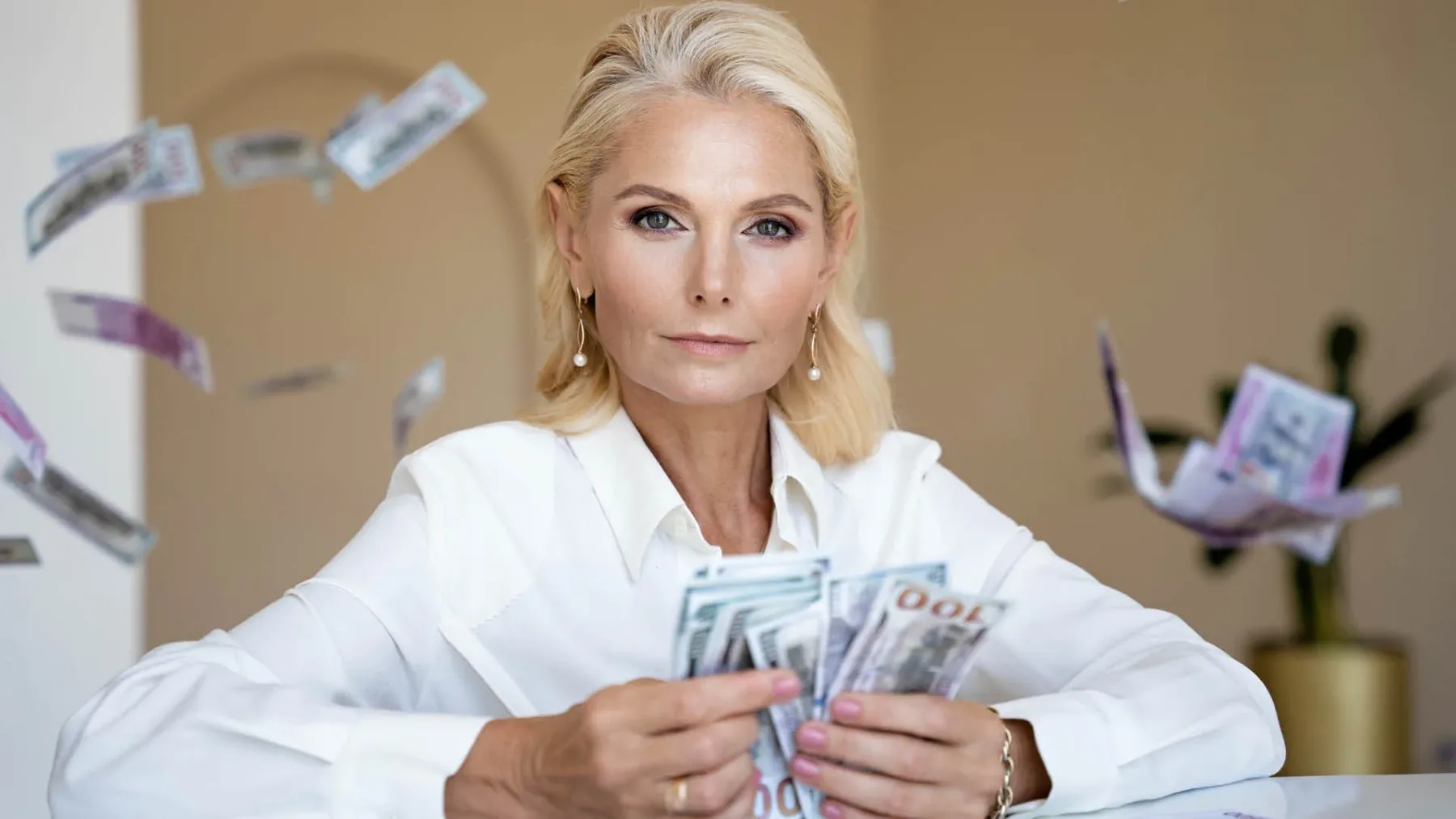 Finančni horoskop april 2026: Tem 3 astrološkim znamenjem se obeta nepričakovan priliv denarja