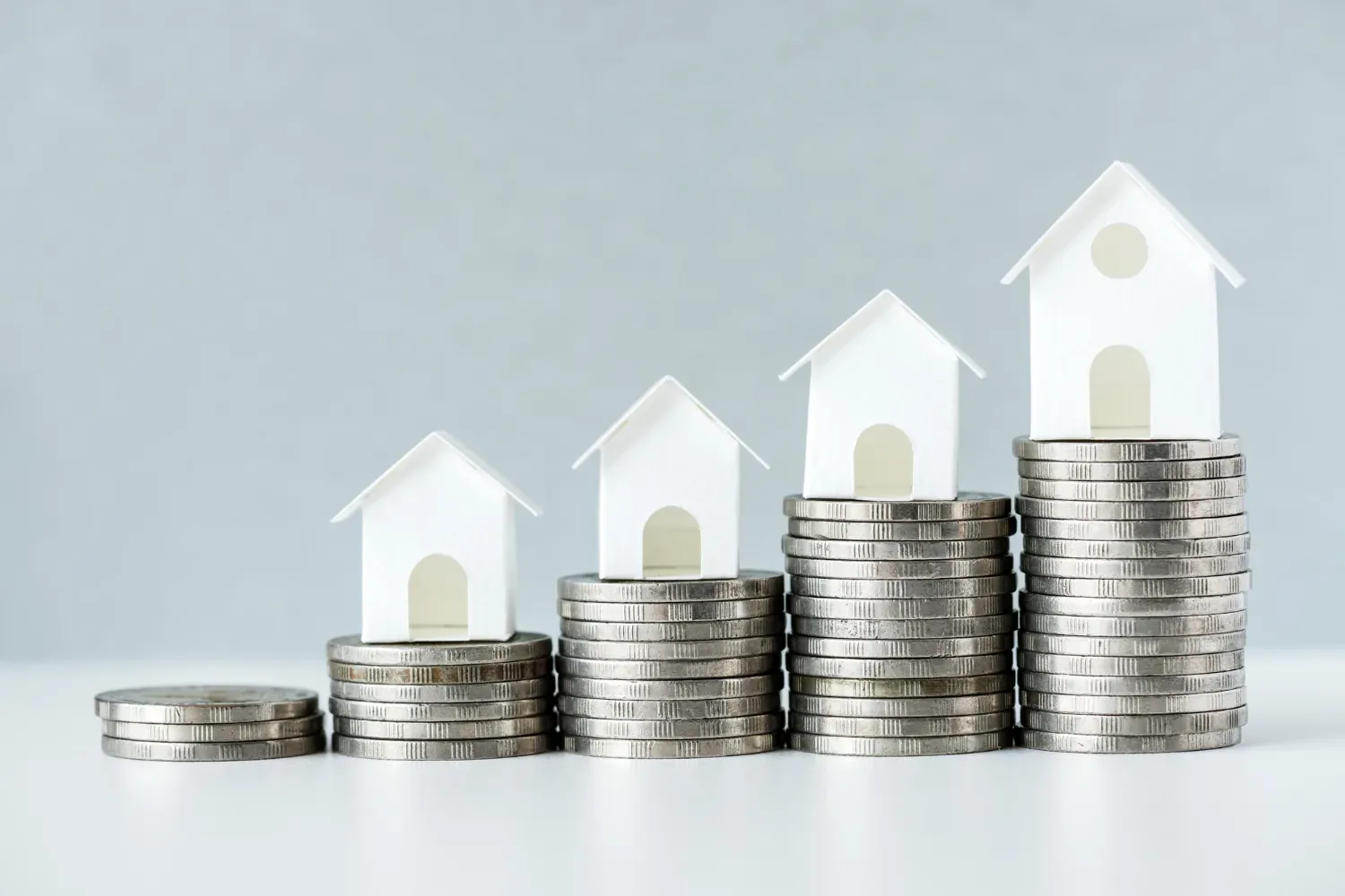 Finančni horoskop junij 2025: kdo bo zajahal val obilja – in kdo zdrsnil v minus?
