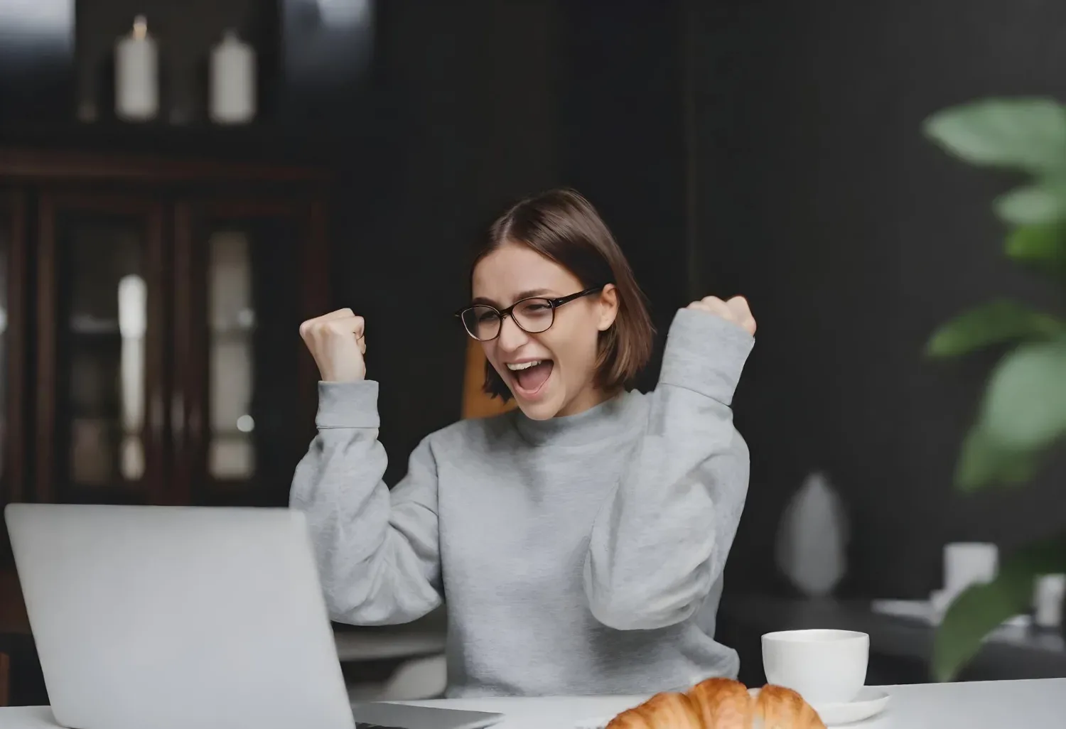 Finančni horoskop za september 2025: temu znamenju se odpira denarna reka, drugi naj pazijo na prevaro!