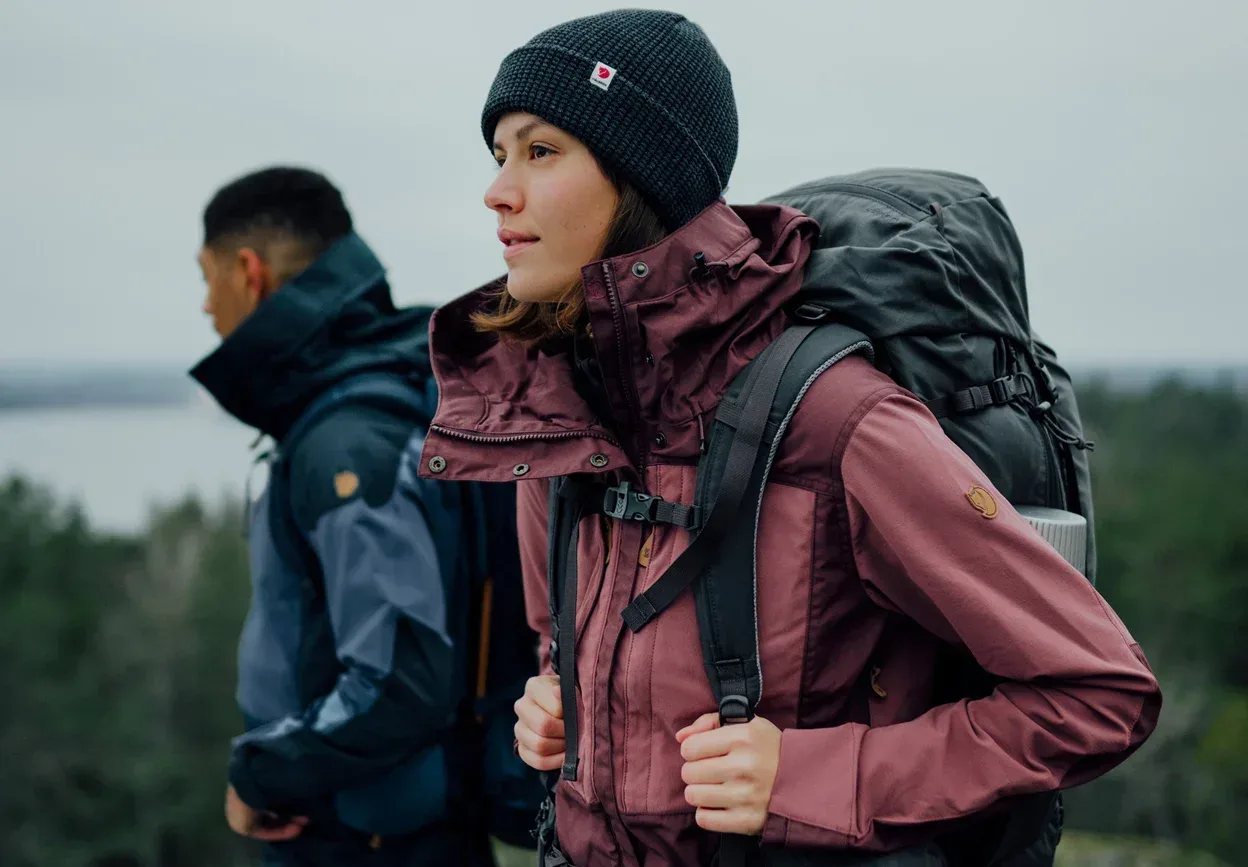 Fjällräven Keb 2025: Nova generacija legendarnih pohodniških oblačil, ki jim ne pride do živega ne vreme ne čas
