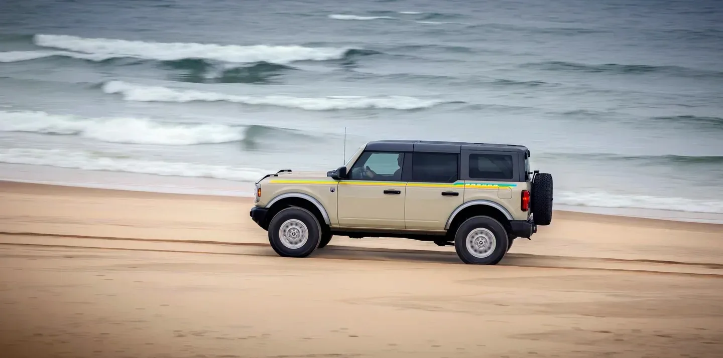 Ford Bronco Coastal Package 2025: terenec za sončne zahode in blatne vzpone
