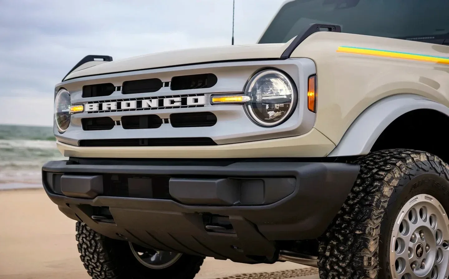 Ford Bronco Coastal Package 2025: terenec za sončne zahode in blatne vzpone
