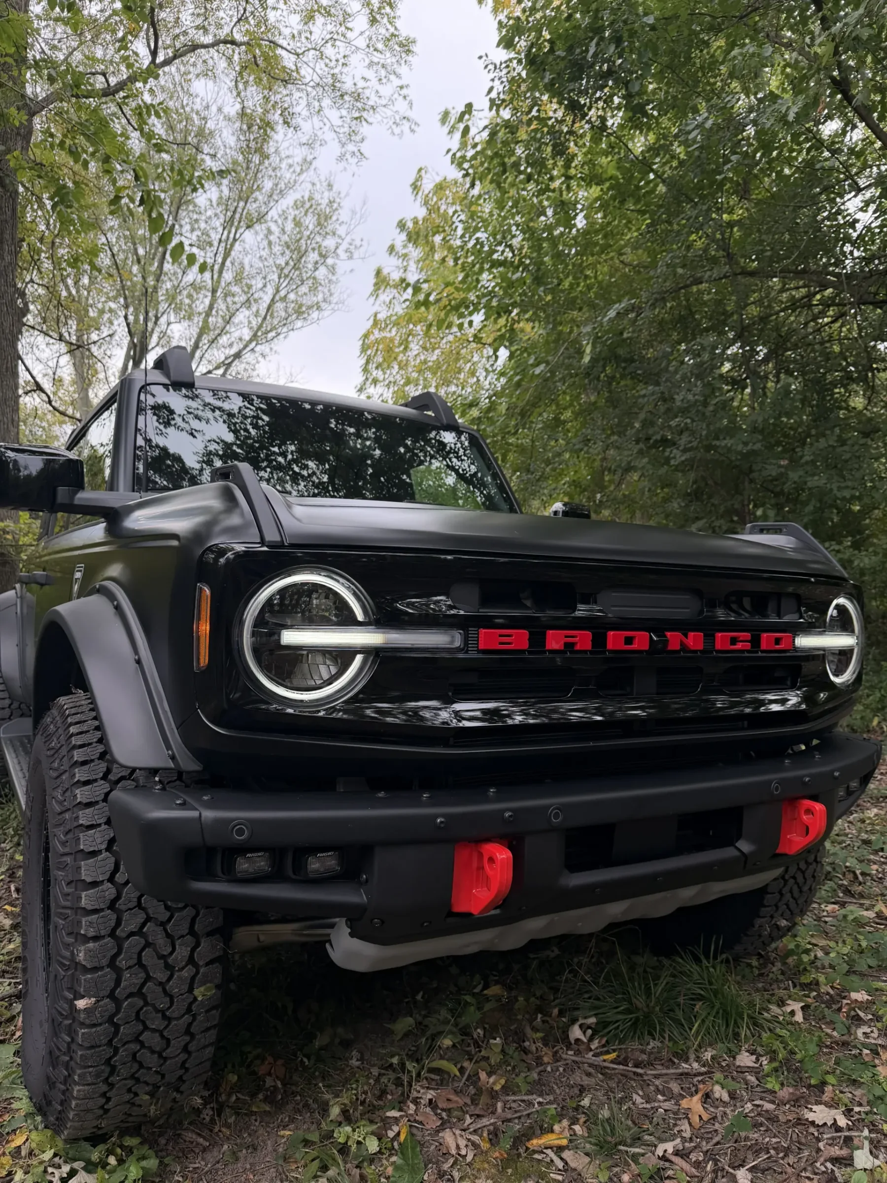 Ford Bronco ORV: Tovarniški paket z vzmetenjem FOX in oklepom Raptorja, ki ne izniči garancije