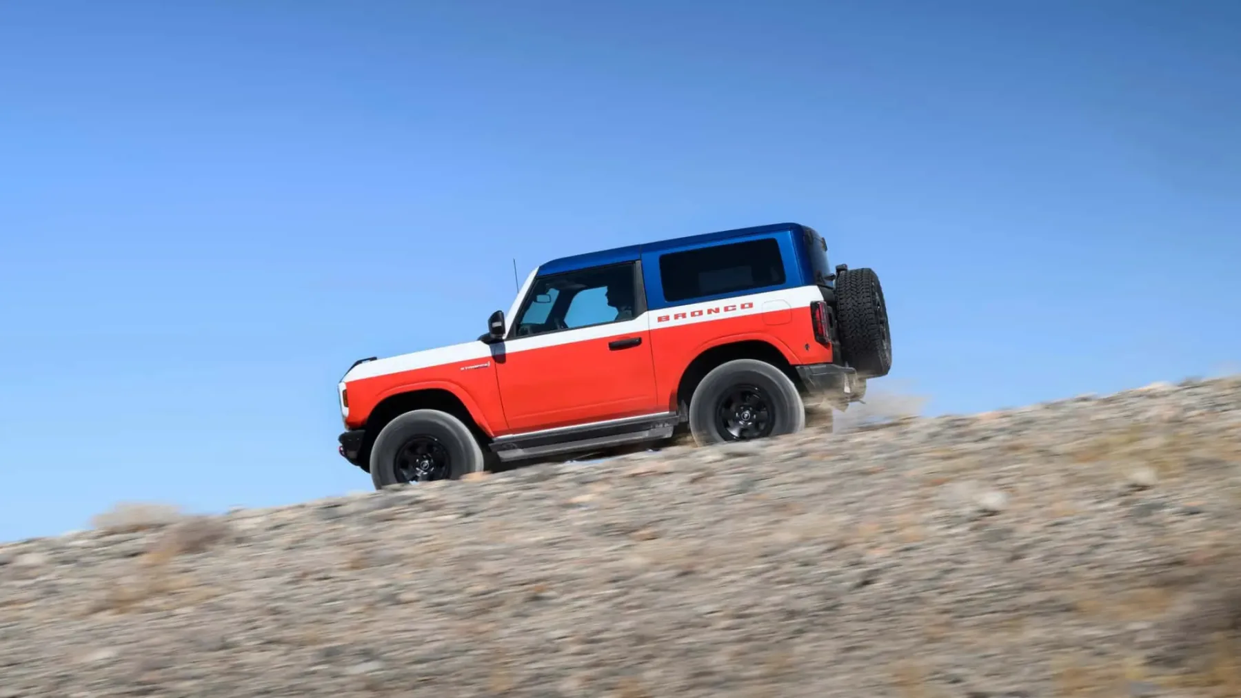 Ford Bronco Stroppe 2025: Najcenejša dvo-vratna zverina z V6, ki te stane kot majhna garsonjera