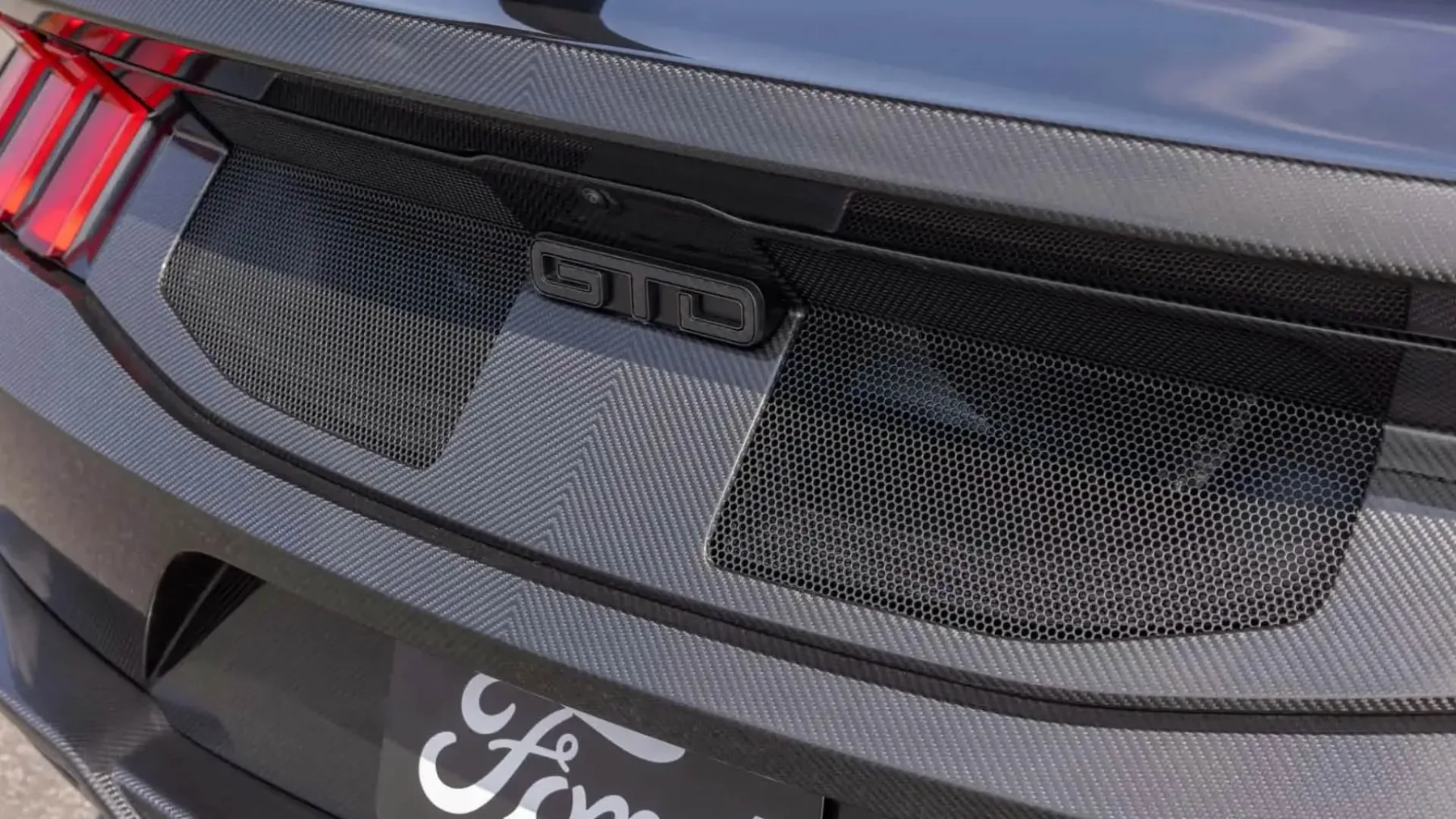 Ford Mustang GTD Liquid Carbon: ko poni sleče barvo in pokaže čisti karbon