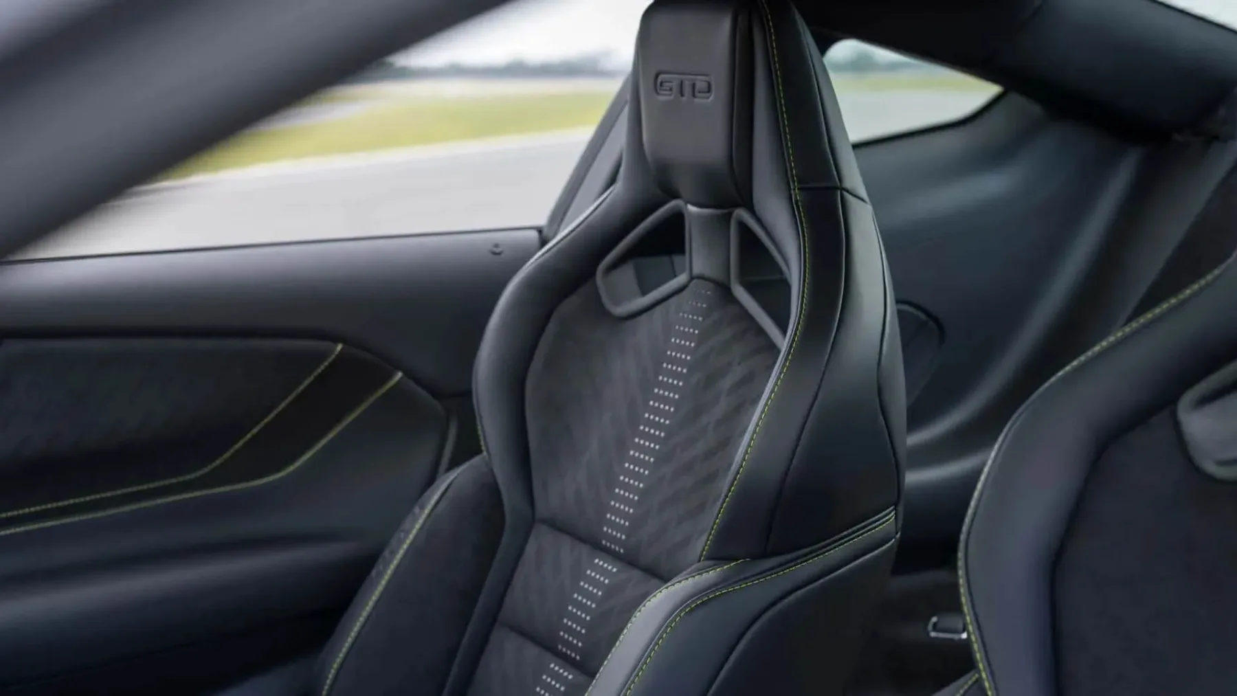 Ford Mustang GTD Liquid Carbon: ko poni sleče barvo in pokaže čisti karbon