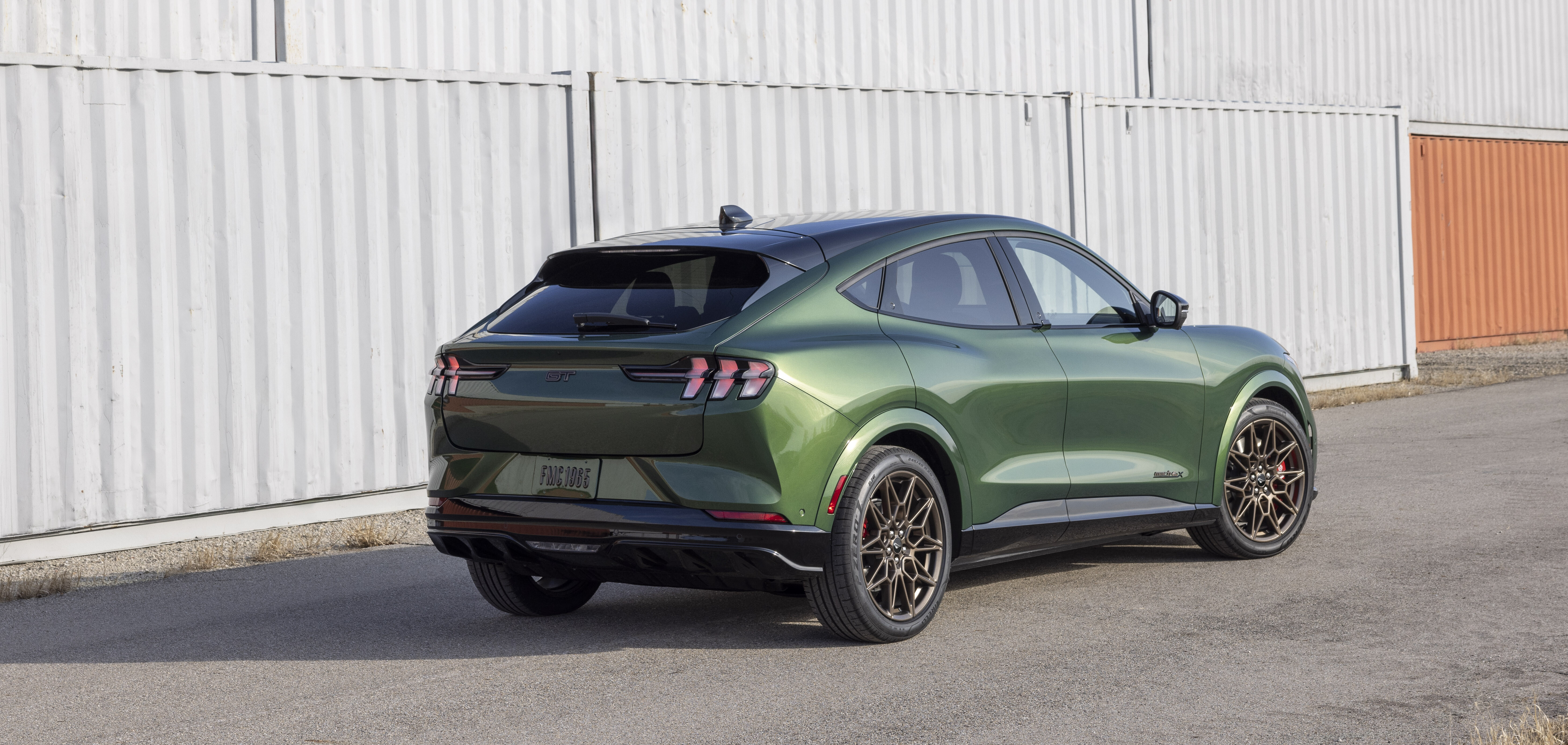 Ford Mustang Mach-E GT 2024: bronasta evolucija – paket zunanjosti za veliko stila