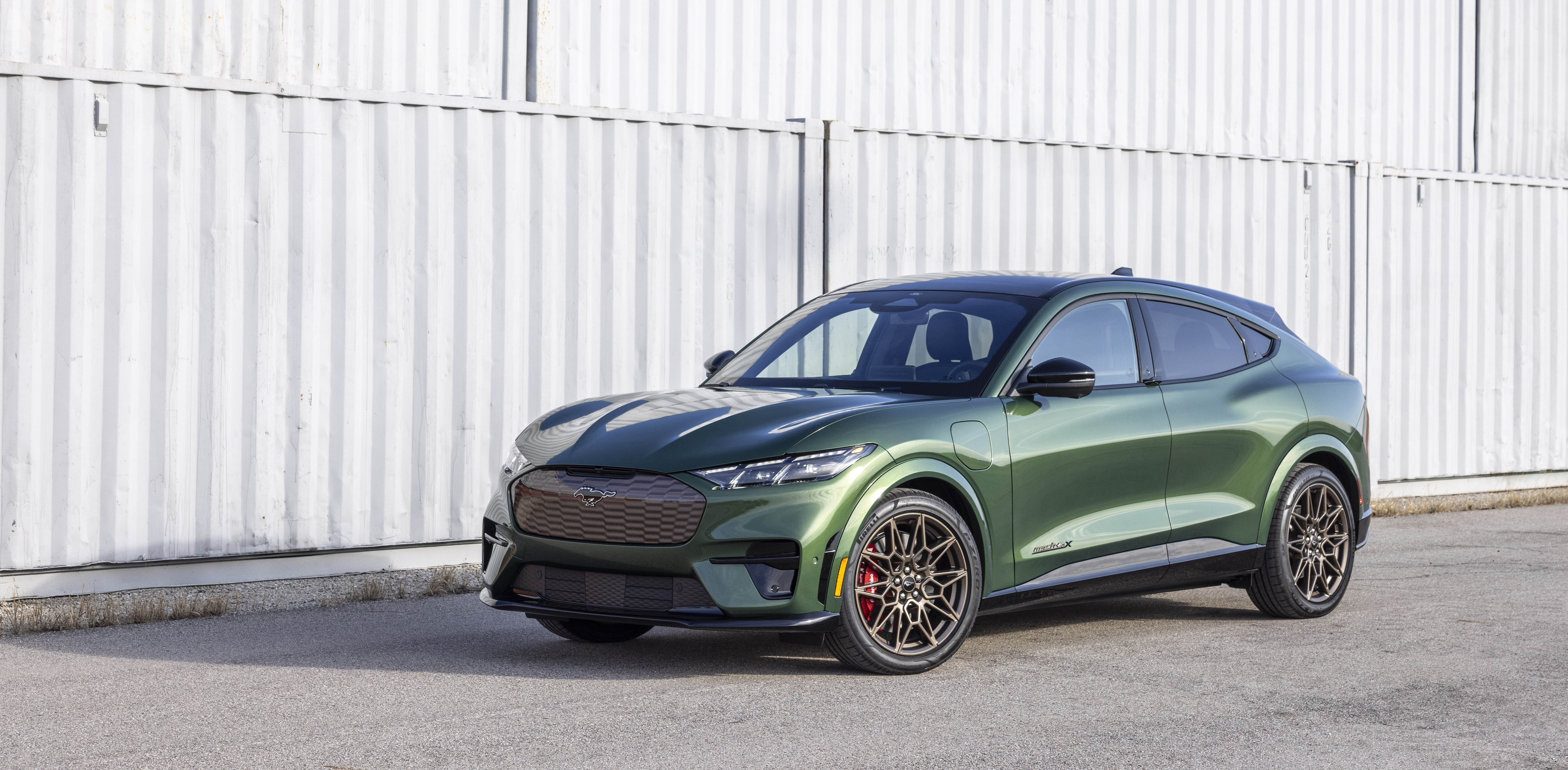 Ford Mustang Mach-E GT 2024: bronasta evolucija – paket zunanjosti za veliko stila