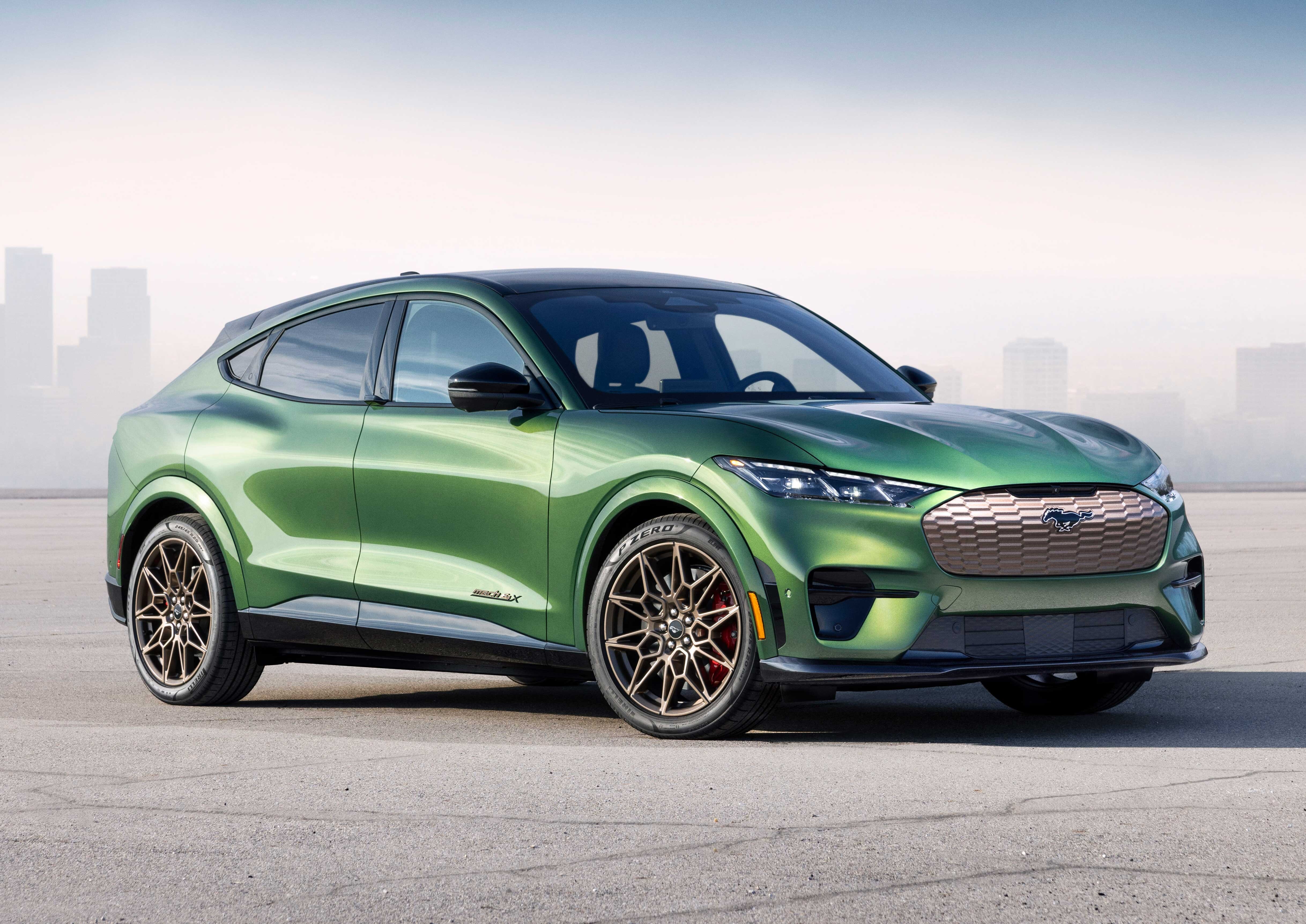Ford Mustang Mach-E GT 2024: bronasta evolucija – paket zunanjosti za veliko stila