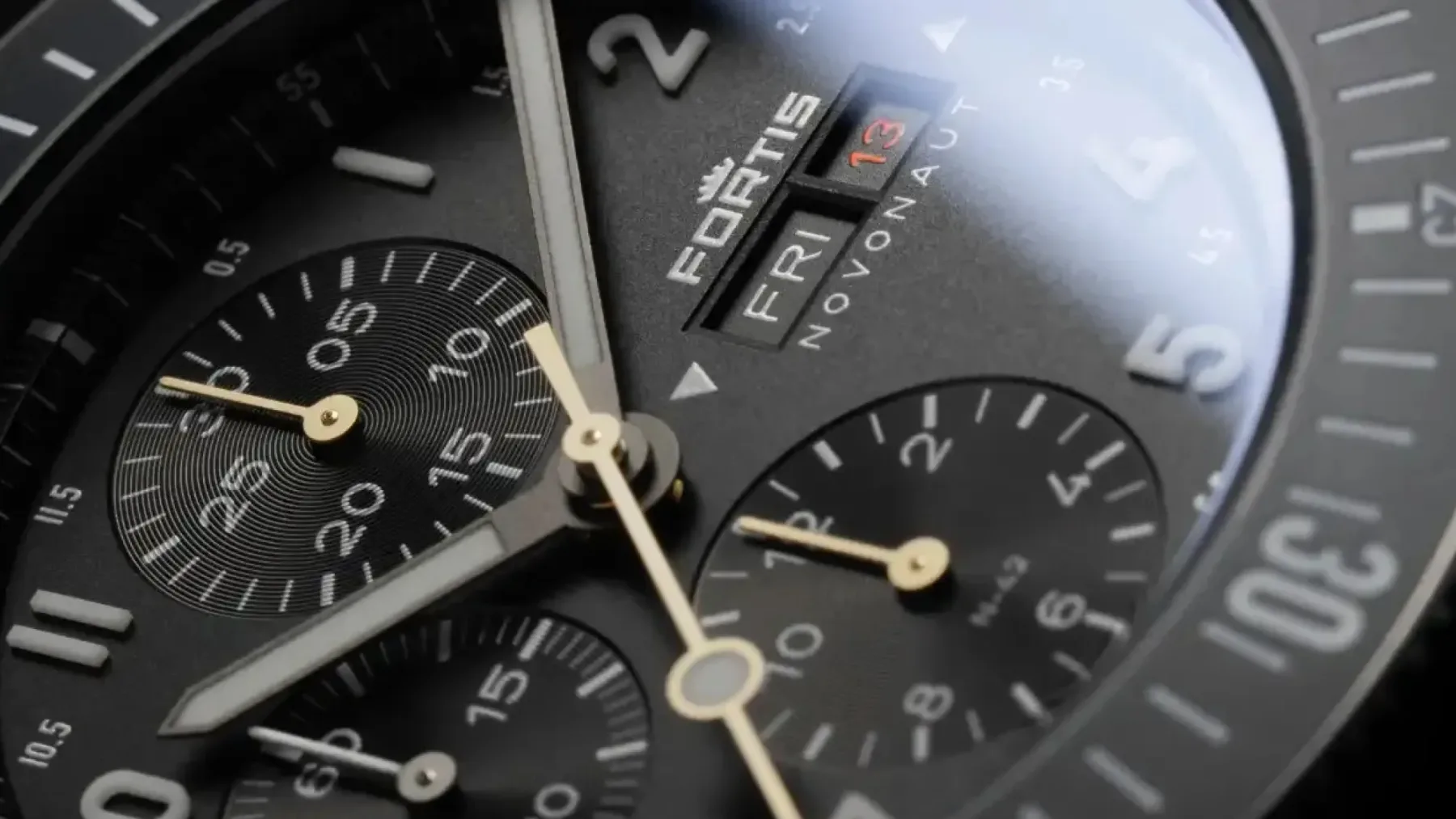 Fortis Novonaut N-42 Titanium Legacy: Titan, ki meri čas v svetlobnih letih