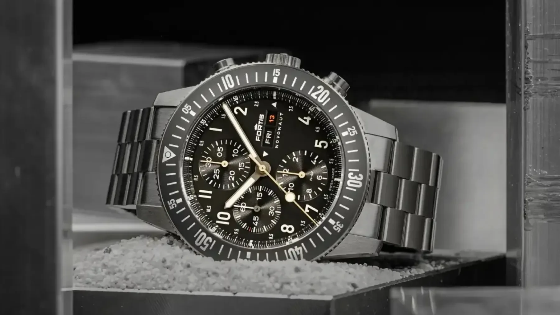 Fortis Novonaut N-42 Titanium Legacy: Titan, ki meri čas v svetlobnih letih
