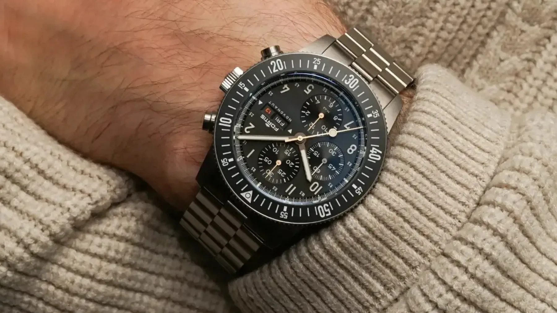 Fortis Novonaut N-42 Titanium Legacy: Titan, ki meri čas v svetlobnih letih