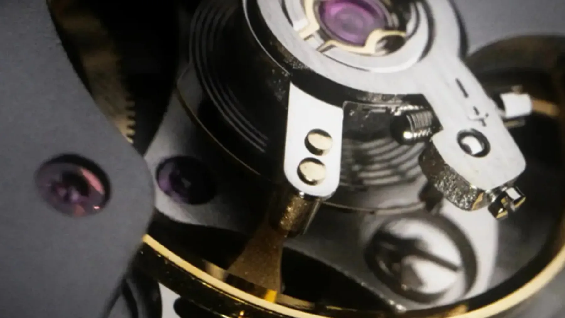 Fortis Novonaut N-42 Titanium Legacy: Titan, ki meri čas v svetlobnih letih