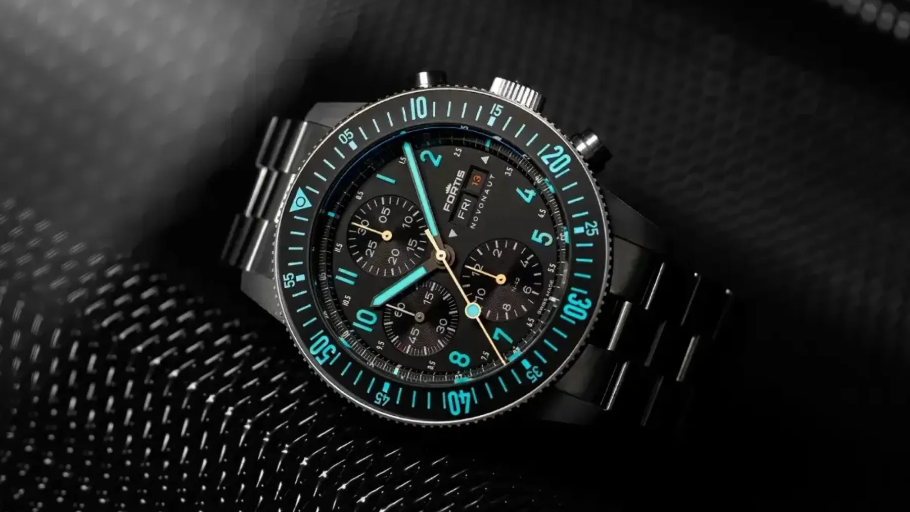 Fortis Novonaut N-42 Titanium Legacy: Titan, ki meri čas v svetlobnih letih