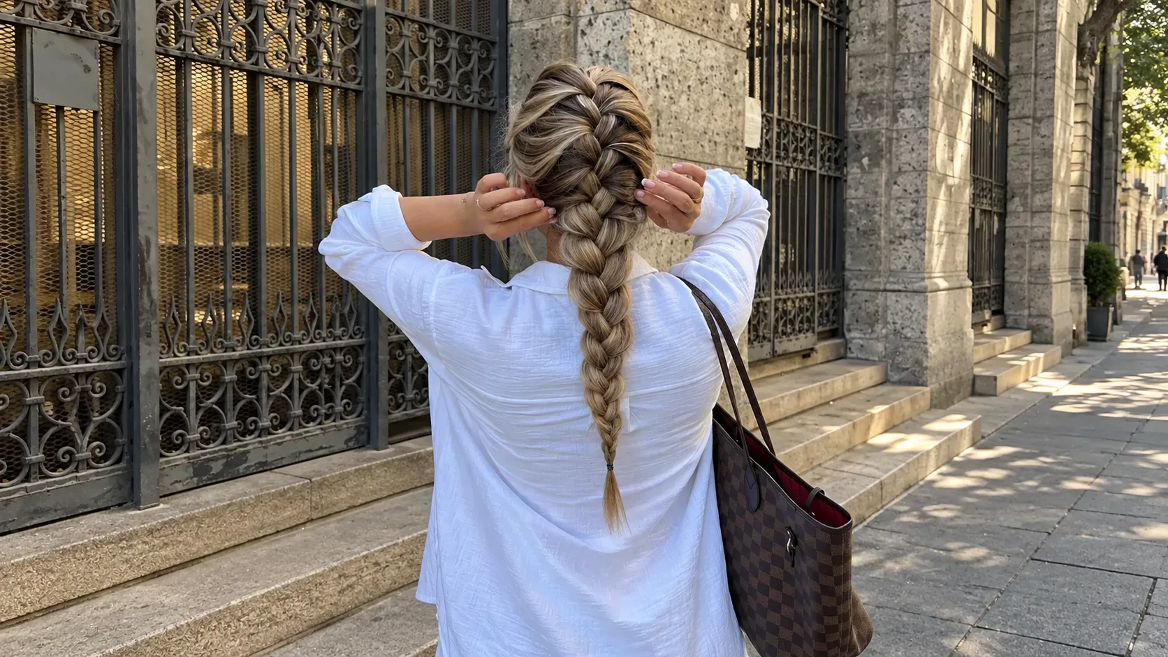 Francoska kita je največji frizerski trend te jeseni: Kako jo sama spleteš kot profesionalka