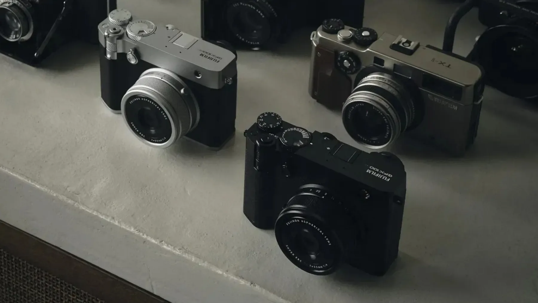 Fujifilm GFX100RF: Najbolj futuristična retro kamera doslej