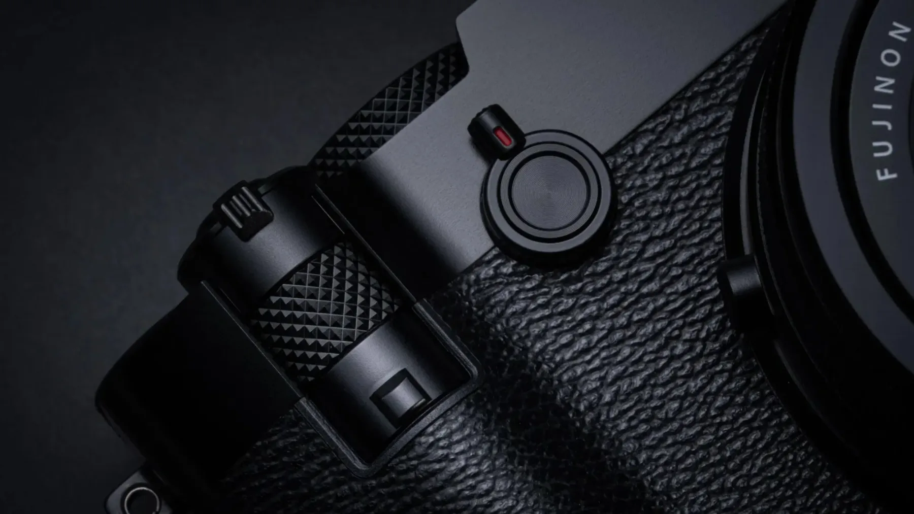 Fujifilm GFX100RF: Najbolj futuristična retro kamera doslej