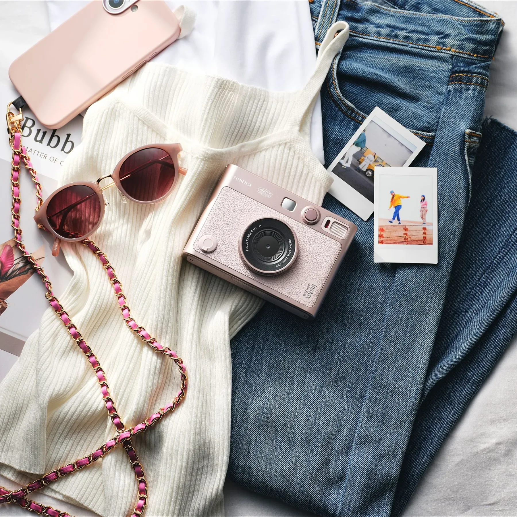 Fujifilm instax mini Evo zdaj tudi v barvi “Gentle Rose” – ko retro sreča rožnato nežnost