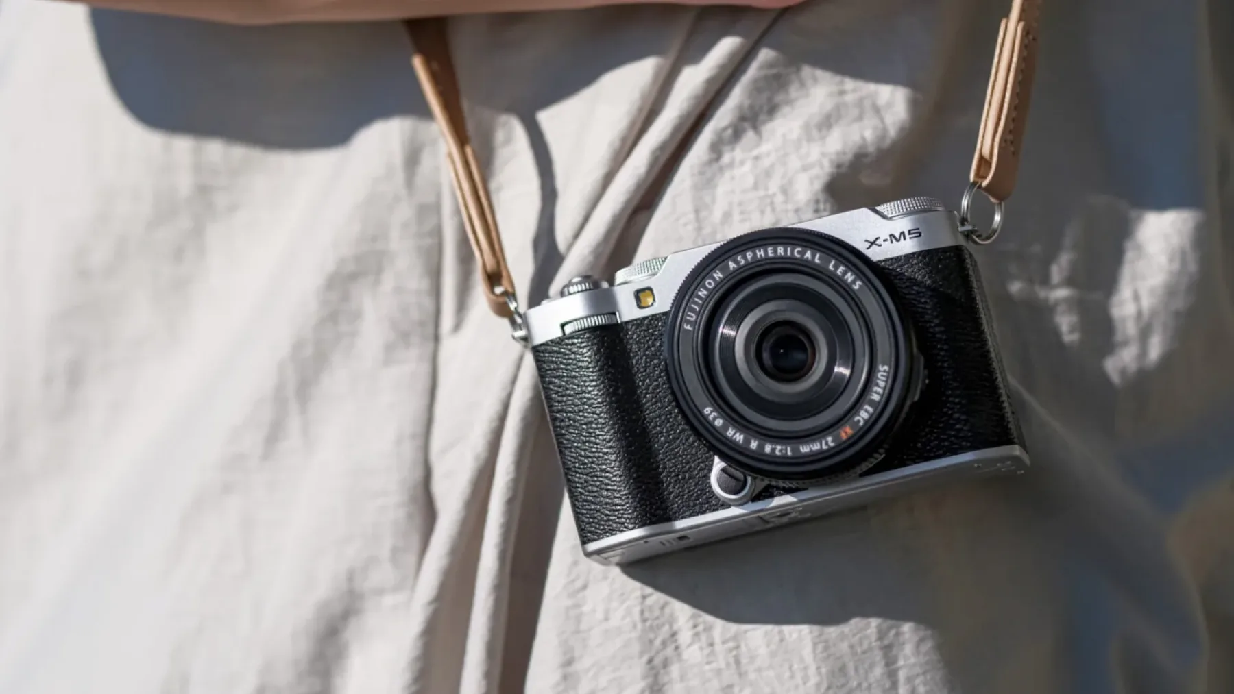 Fujifilm X-M5: popoln vlogerski fotoaparat za proračunsko ceno?