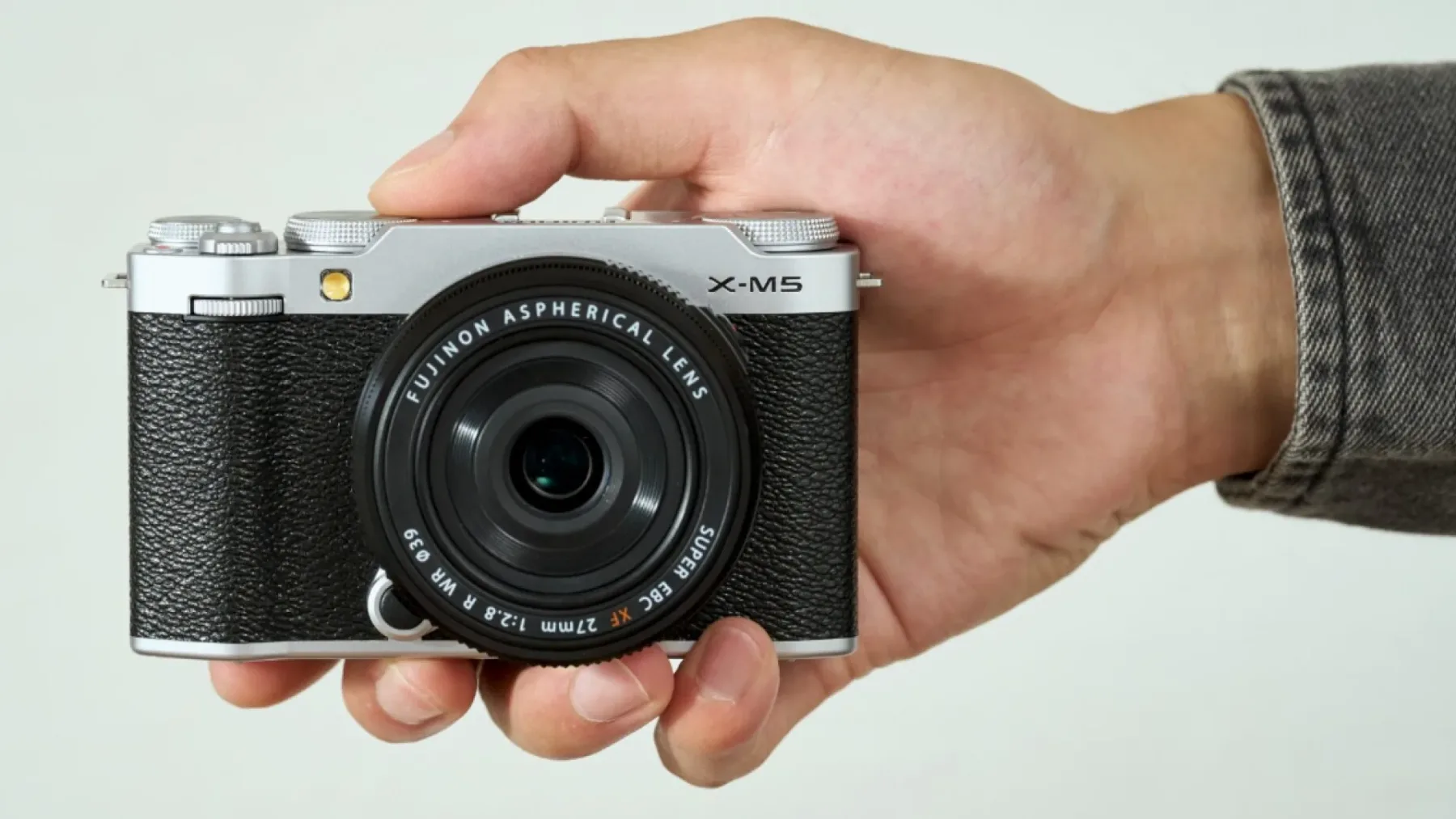 Fujifilm X-M5: popoln vlogerski fotoaparat za proračunsko ceno?