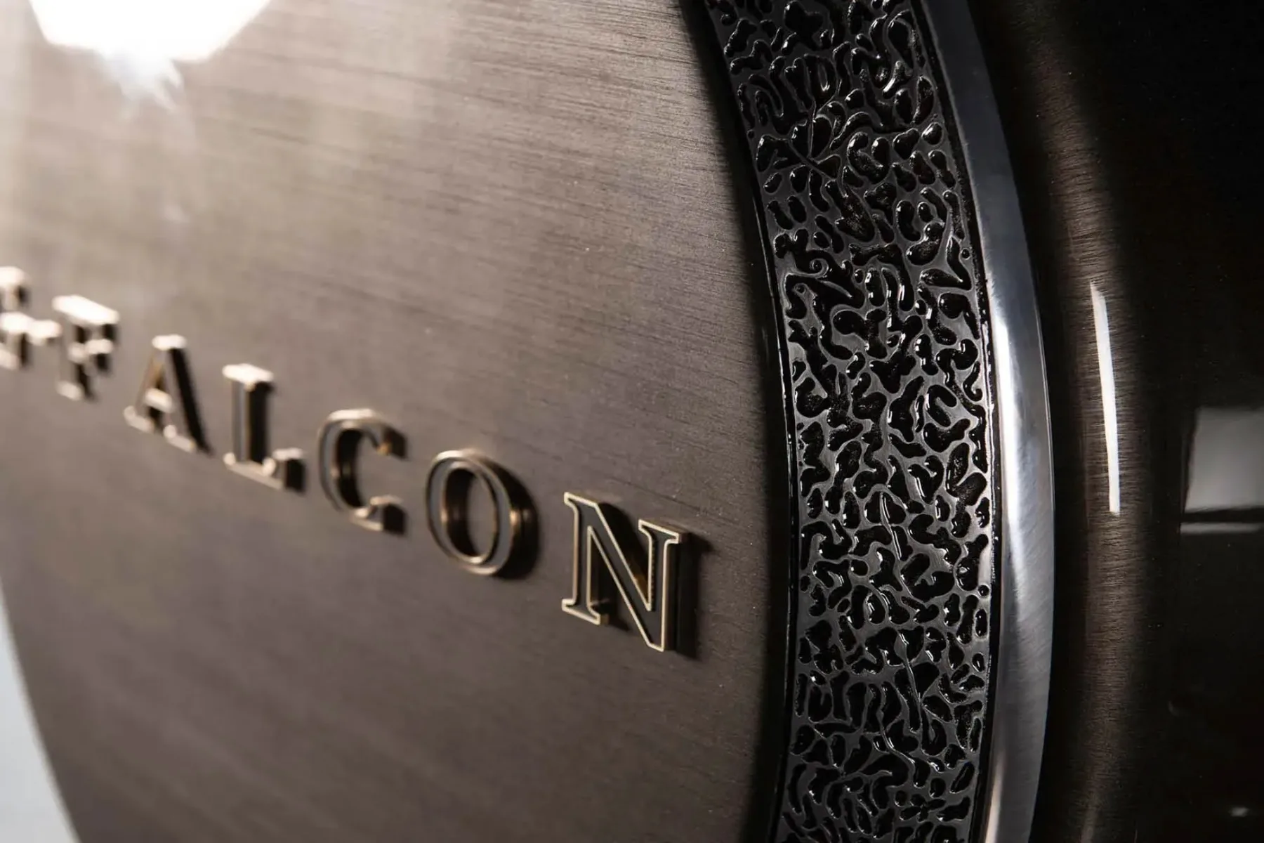 G-Falcon Carlex: Mercedes G63 spremenjen ekstravagantno lovsko skulpturo – ker zakaj pa ne?