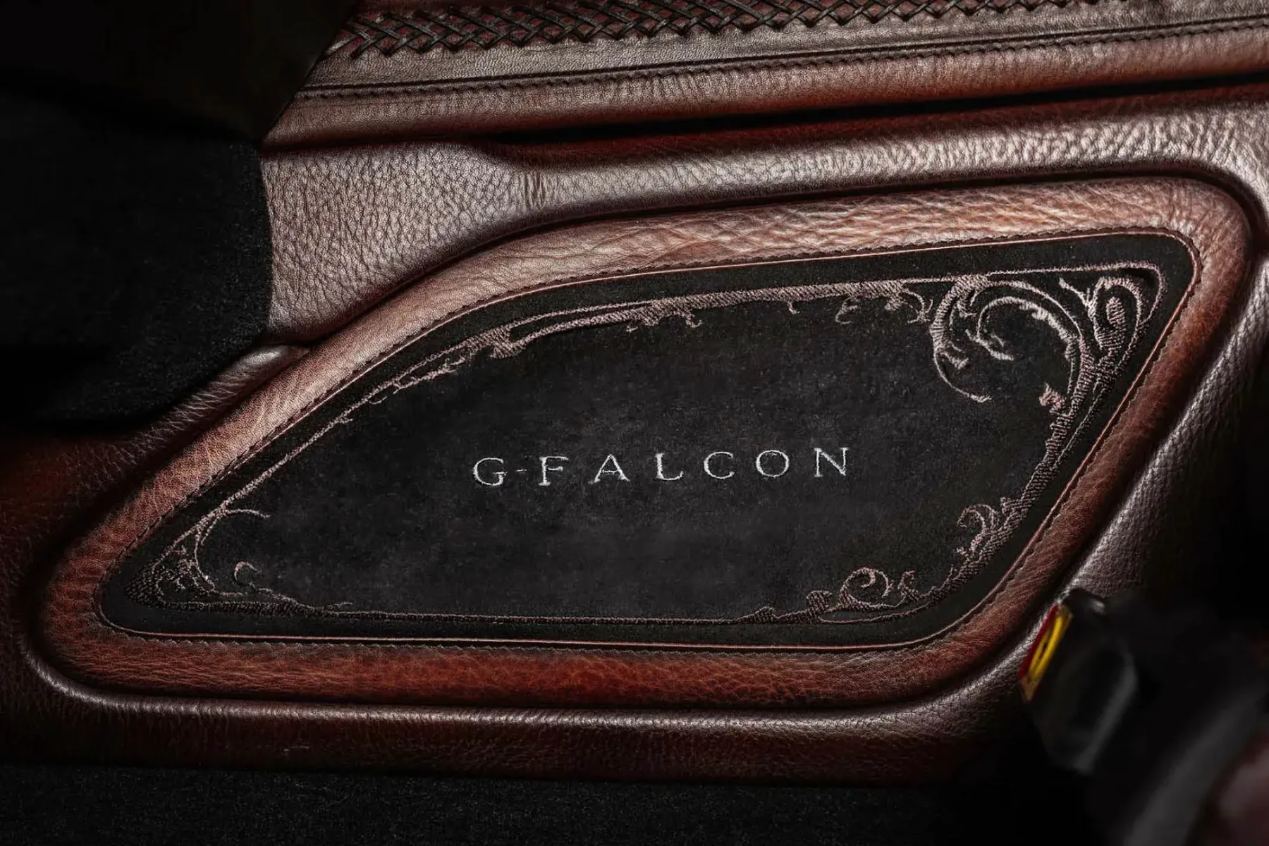 G-Falcon Carlex: Mercedes G63 spremenjen ekstravagantno lovsko skulpturo – ker zakaj pa ne?