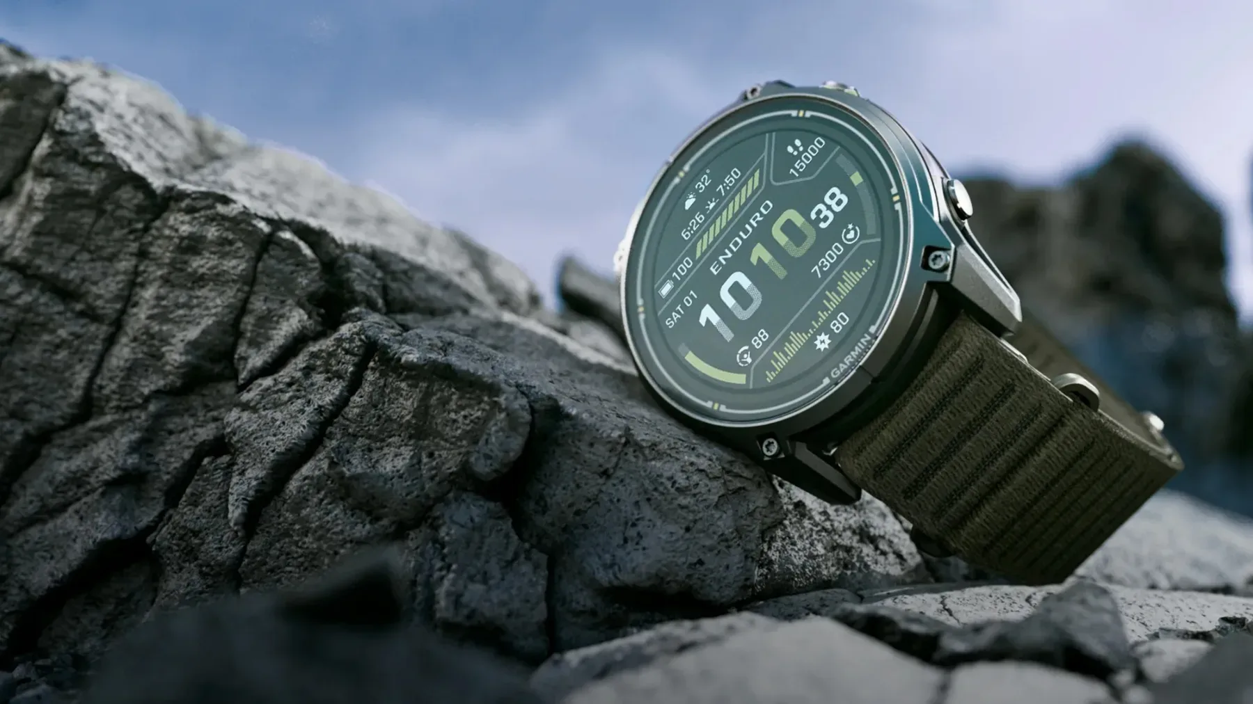 Garmin Enduro 4: Neprebojni titan za zapestje, ki se odkrito posmehuje vsem polnilnim kablom