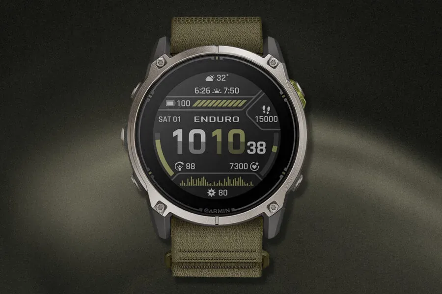Garmin Enduro 4: Neprebojni titan za zapestje, ki se odkrito posmehuje vsem polnilnim kablom