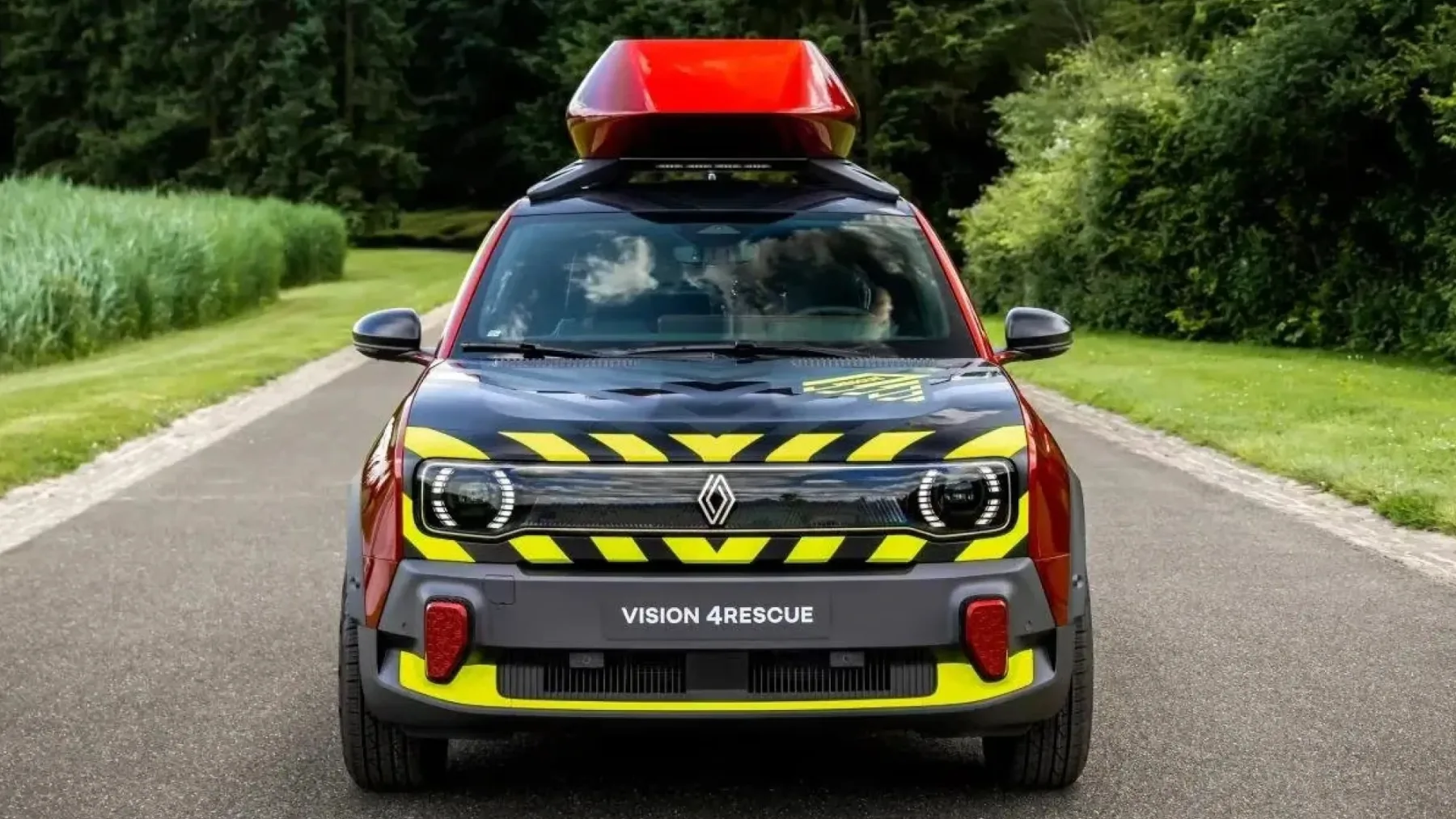 Gasilski avto, ki nekaj skriva: Renault Vision 4Rescue je revolucija v gasilskih intervencijah z Renault 4