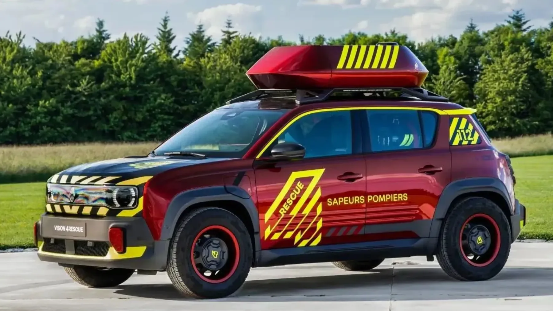 Gasilski avto, ki nekaj skriva: Renault Vision 4Rescue je revolucija v gasilskih intervencijah z Renault 4