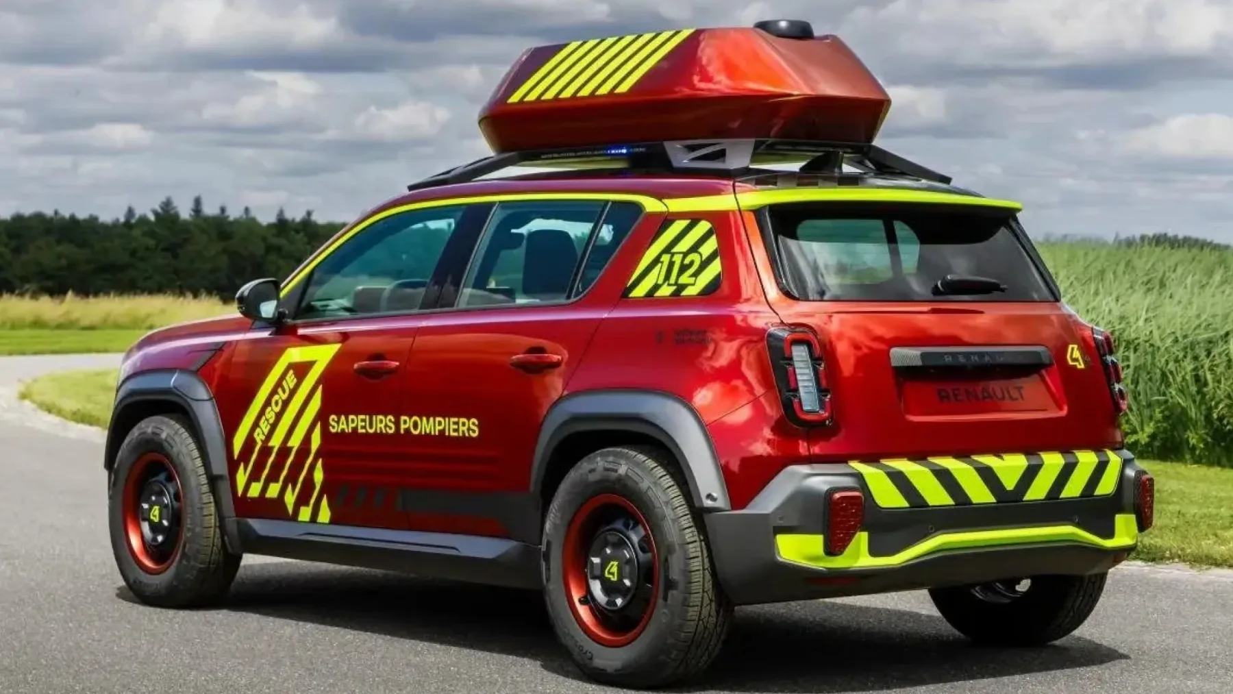 Gasilski avto, ki nekaj skriva: Renault Vision 4Rescue je revolucija v gasilskih intervencijah z Renault 4