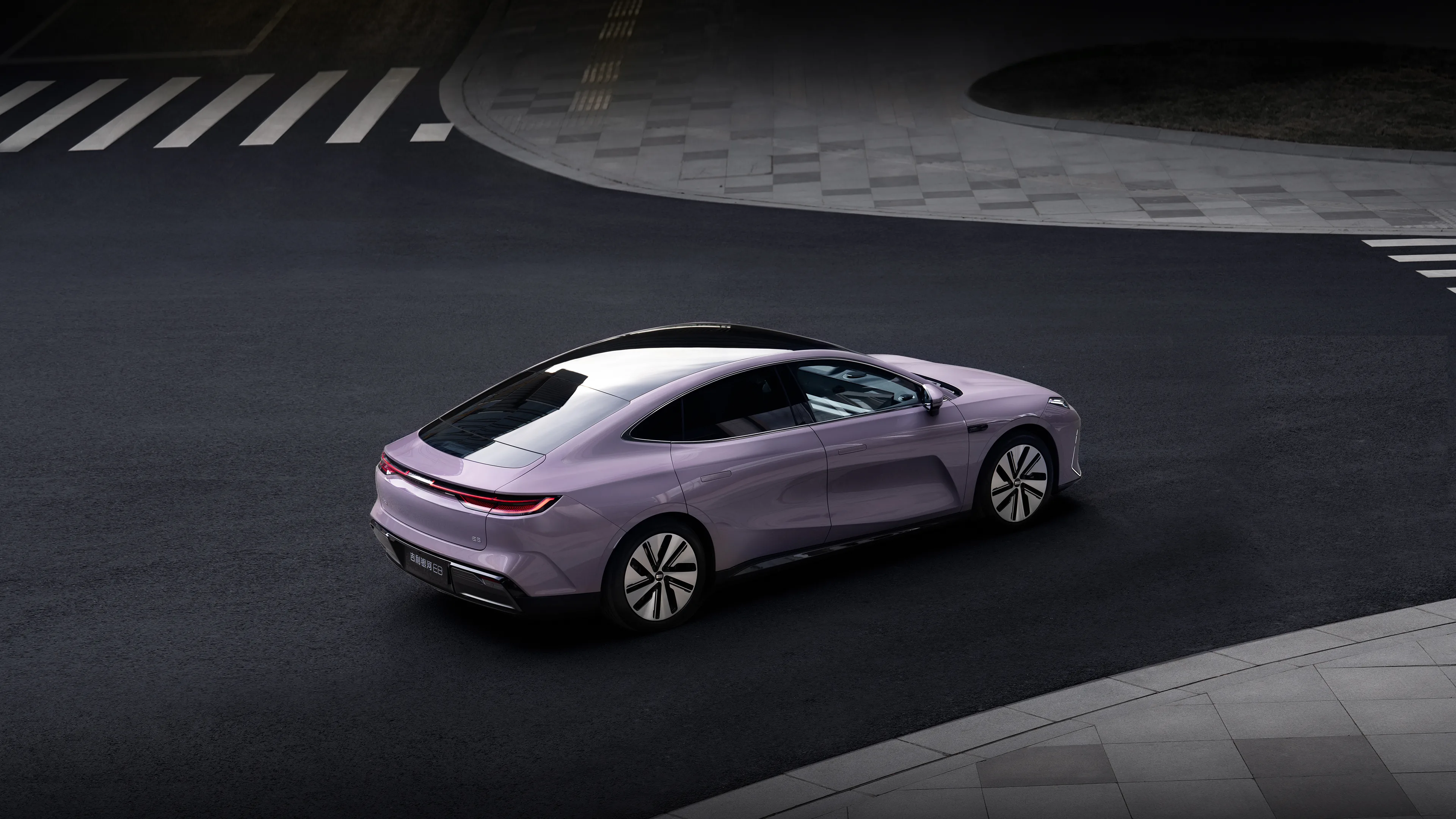 Geely Galaxy E8: kitajski Volkswagen Passat je najbolj aerodinamična limuzina na svetu