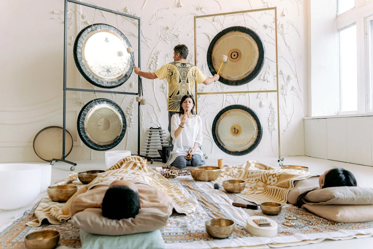 Gong meditacija: starodavna umetnost zdravljenja z zvokom osvaja svet
