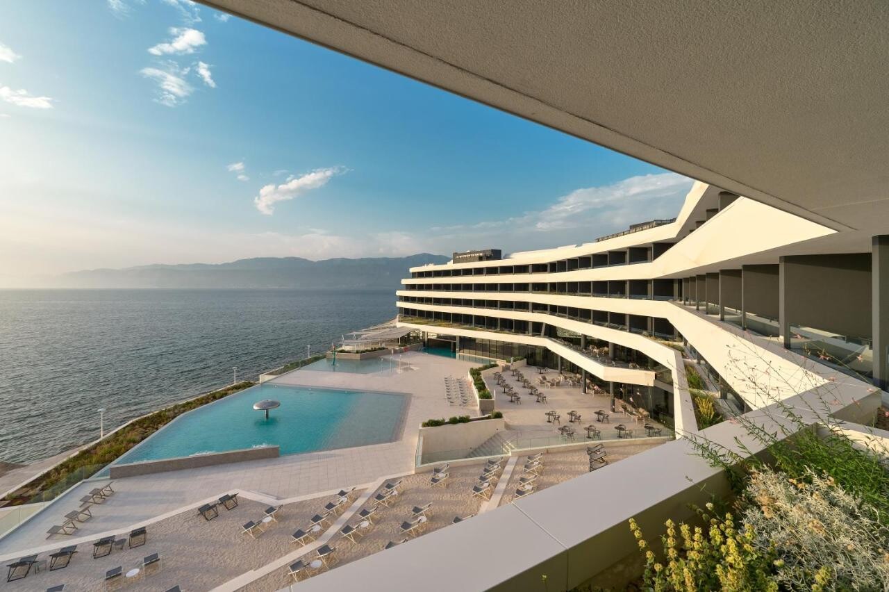 Grand Hotel View: novodobna hotelska pridobitev na čudovitem Braču