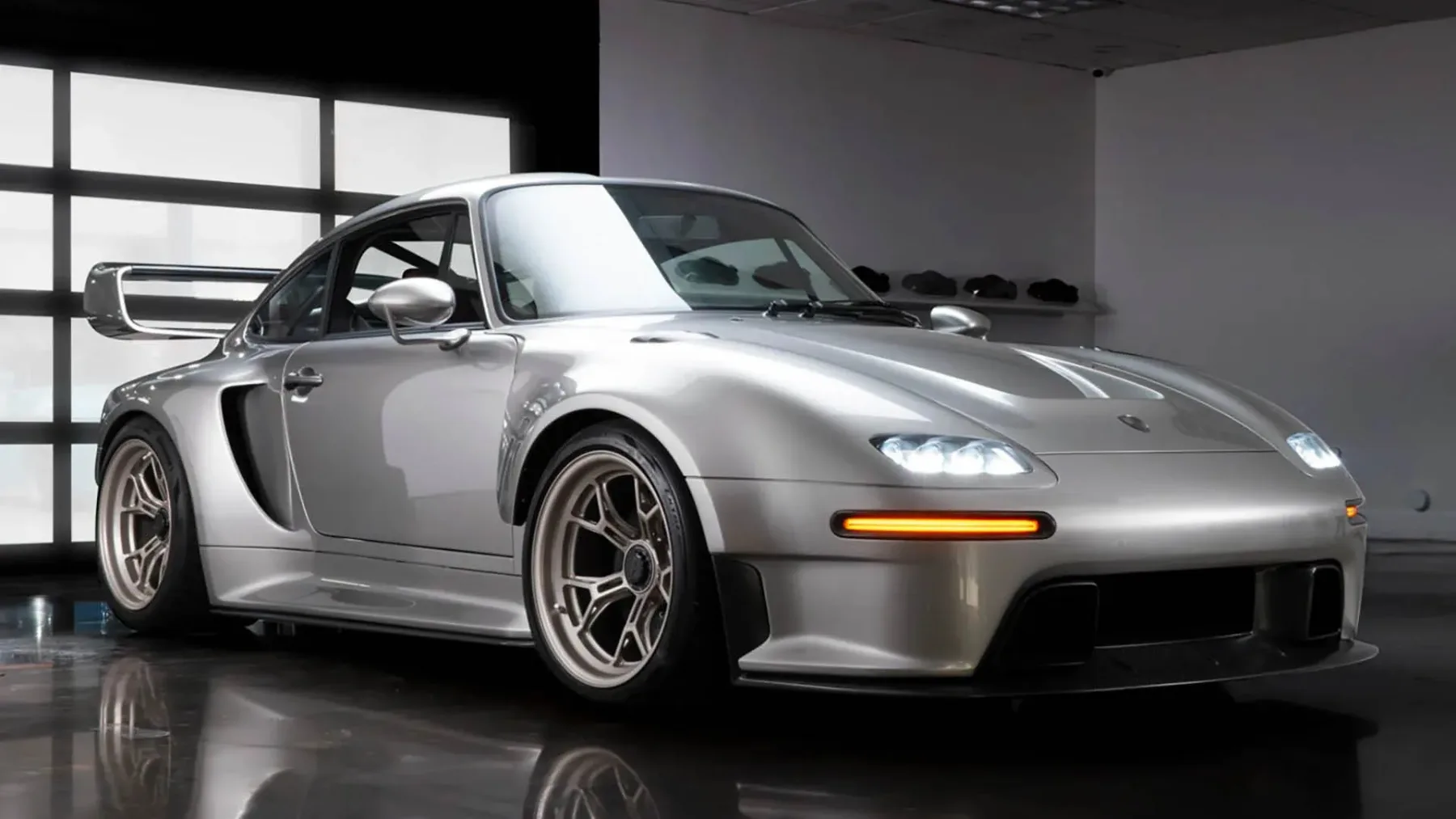 Gunther Werks F26 Slantnose Coupe: 1000 konjev divje nostalgije