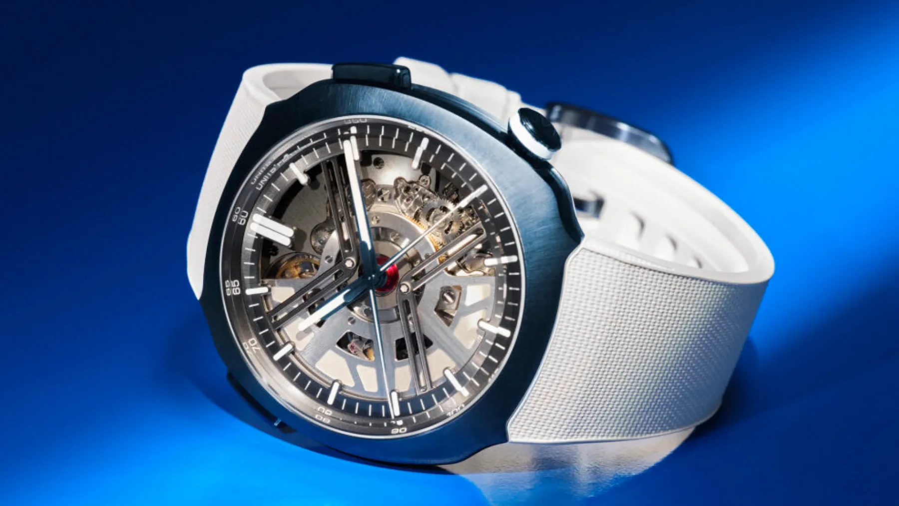 H. Moser & Cie. Streamliner Alpine Drivers Edition: ko švicarski horolog sreča Formulo 1