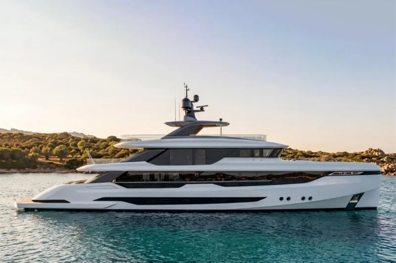 Hargrave Signature E Series Tri-Deck: Ko tri krovne etaže prestiža preprosto niso več dovolj