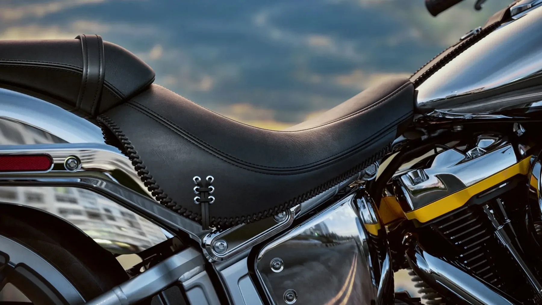 Harley-Davidson Fat Boy Gray Ghost (2025): Kromirani poklon kultni preteklosti z mišičasto sodobnostjo