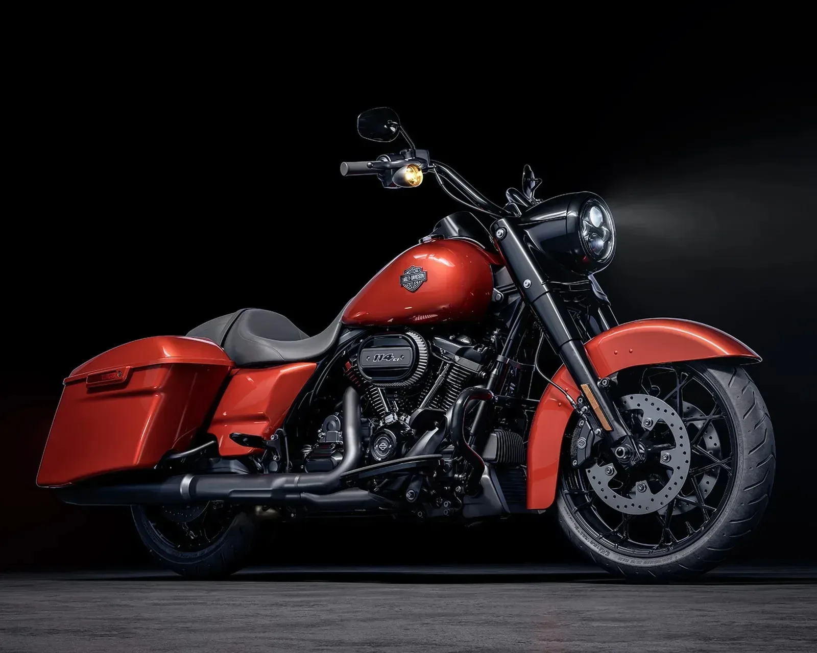 Harley-Davidson Road King ST (2027): Legenda se vrača z brutalnim navorom in nesramnim šarmom