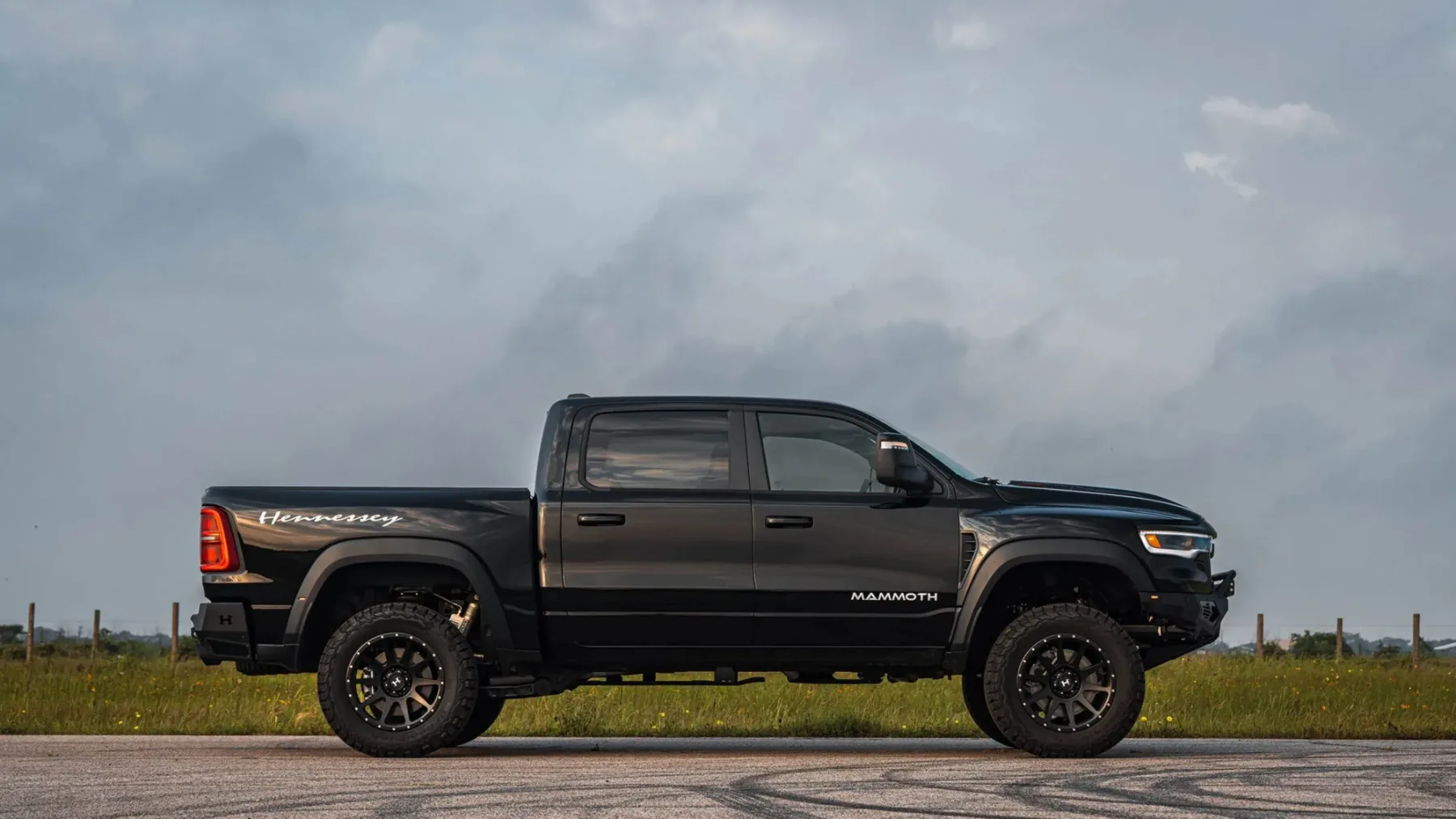 Hennessey Mammoth 700 na RAM 1500 RHO: ko 540 KM ni dovolj – zdaj čez 700 konjev brutalne zabave
