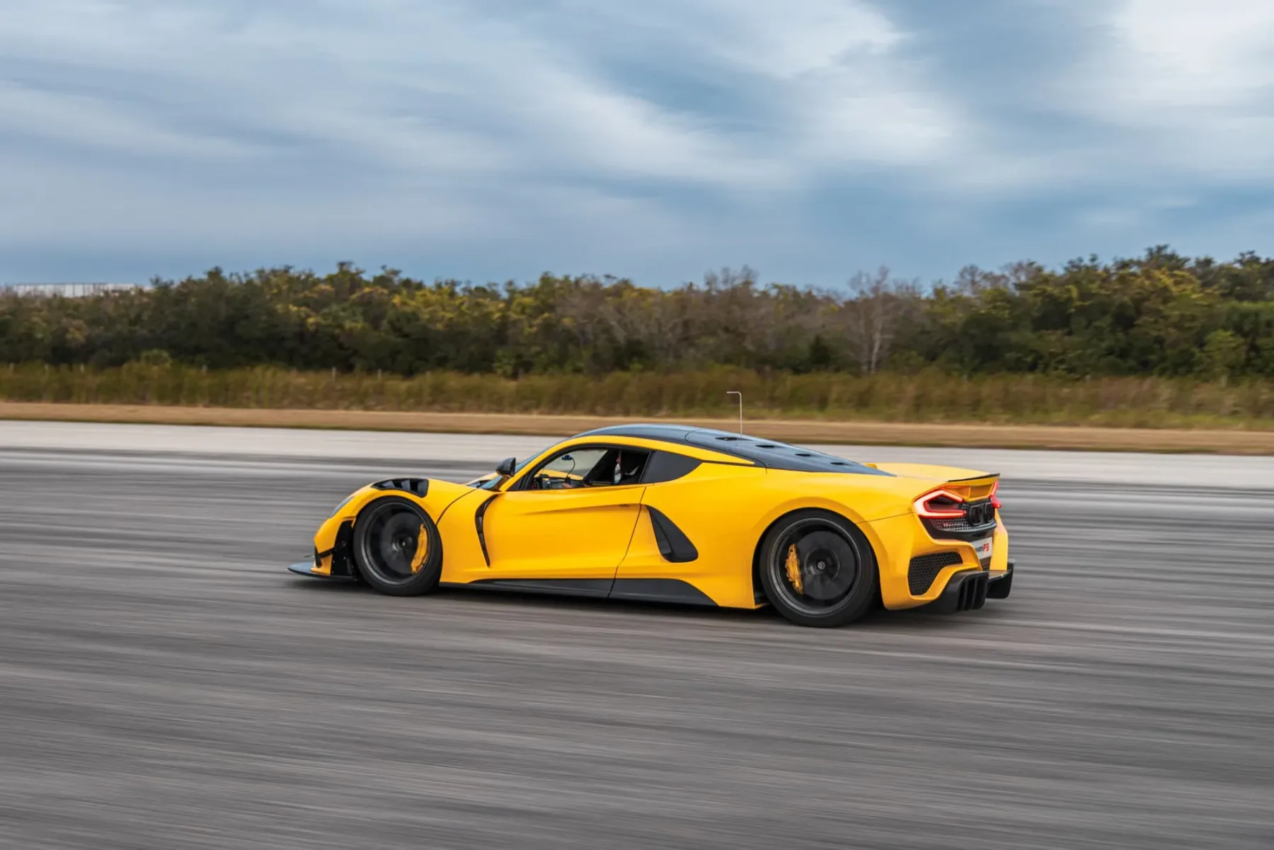 Hennessey Venom F5 Evolution: 2.031 KM besa na bencin