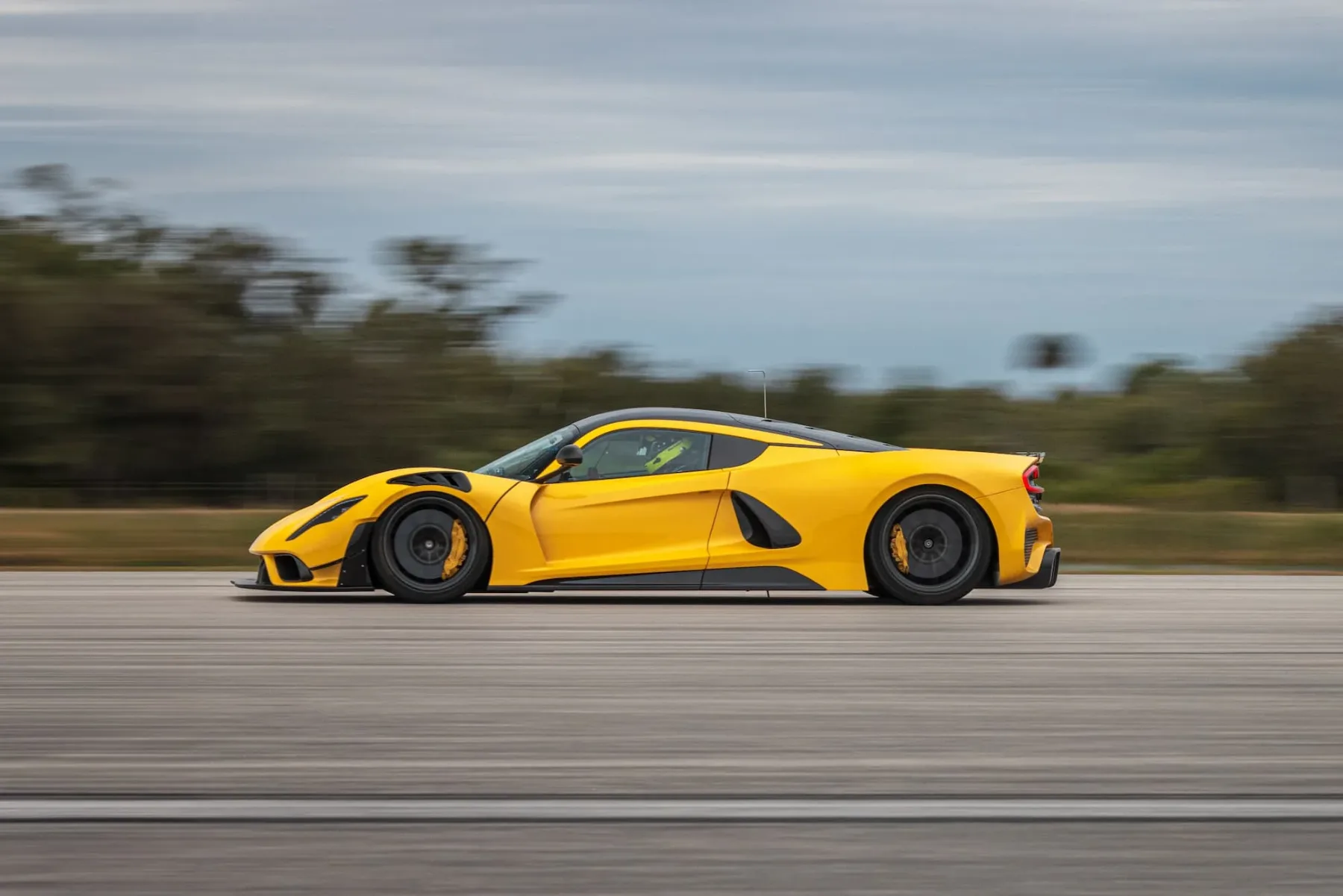 Hennessey Venom F5 Evolution: 2.031 KM besa na bencin