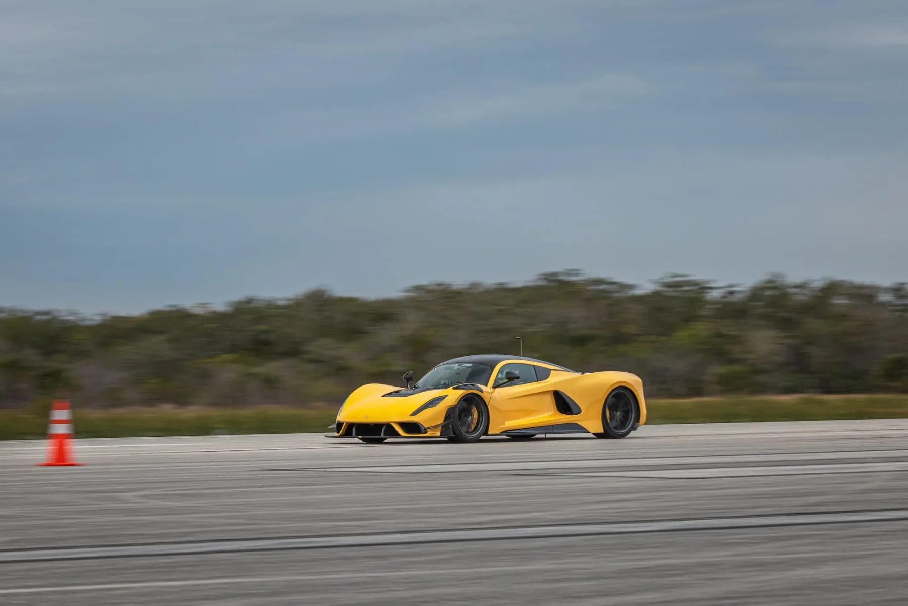 Hennessey Venom F5 Evolution: 2.031 KM besa na bencin