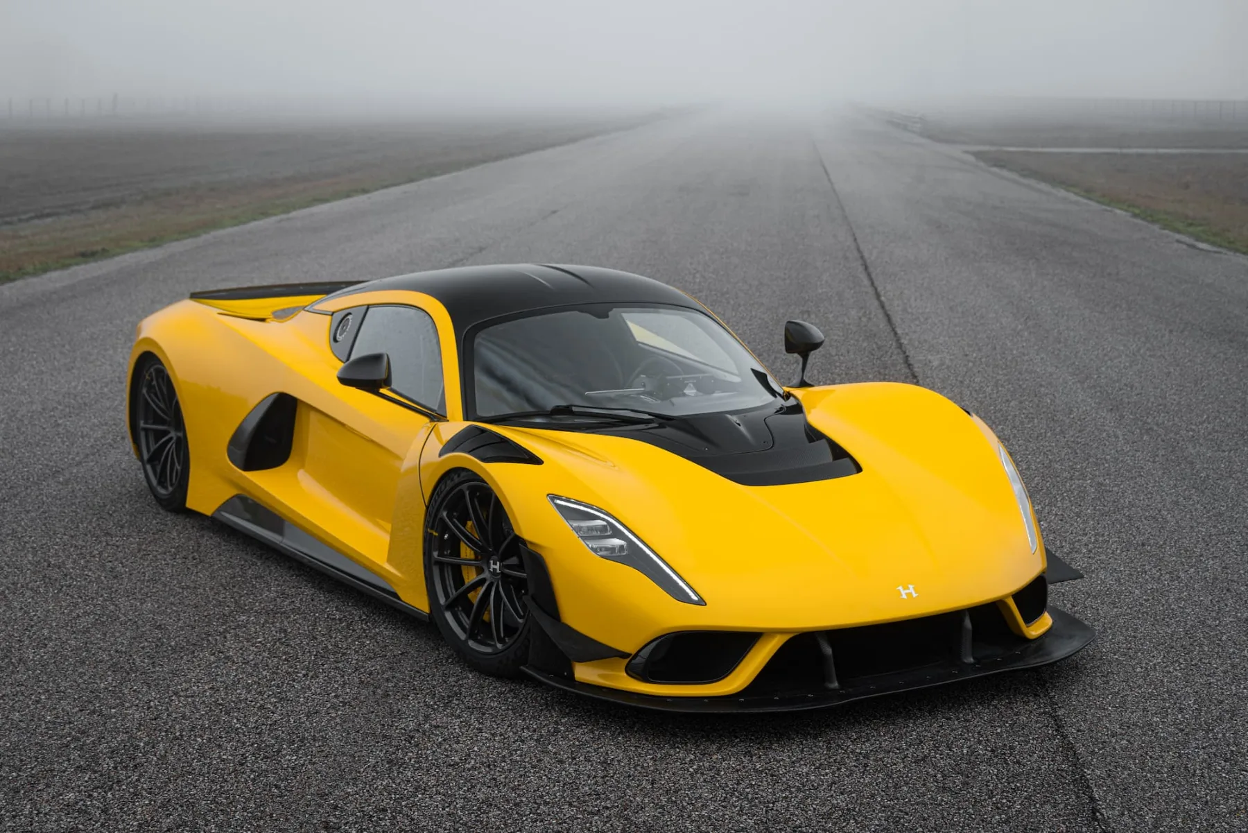 Hennessey Venom F5 Evolution: 2.031 KM besa na bencin
