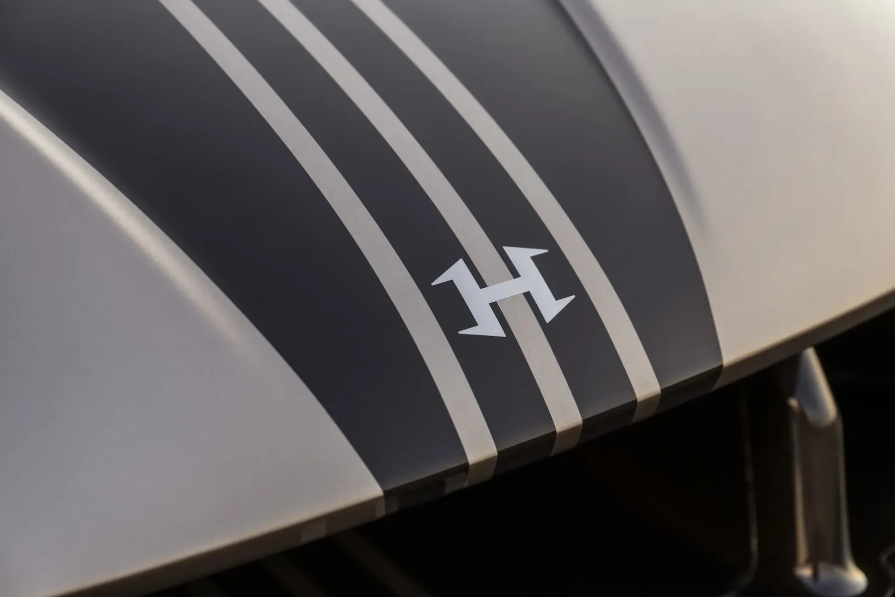 Hennessey Venom F5 Revolution LF – ročni hypercar z 2.031 “konji” in Maverickov podpis