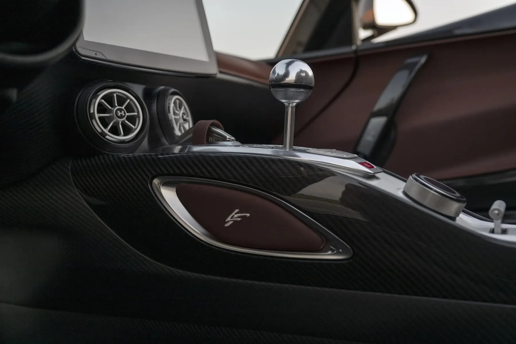 Hennessey Venom F5 Revolution LF – ročni hypercar z 2.031 “konji” in Maverickov podpis